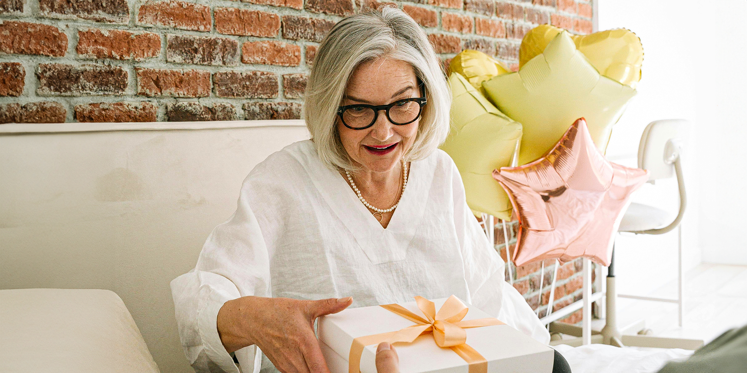 A mature woman opening a gift | Source: Pexels.com/ivan-samkov
