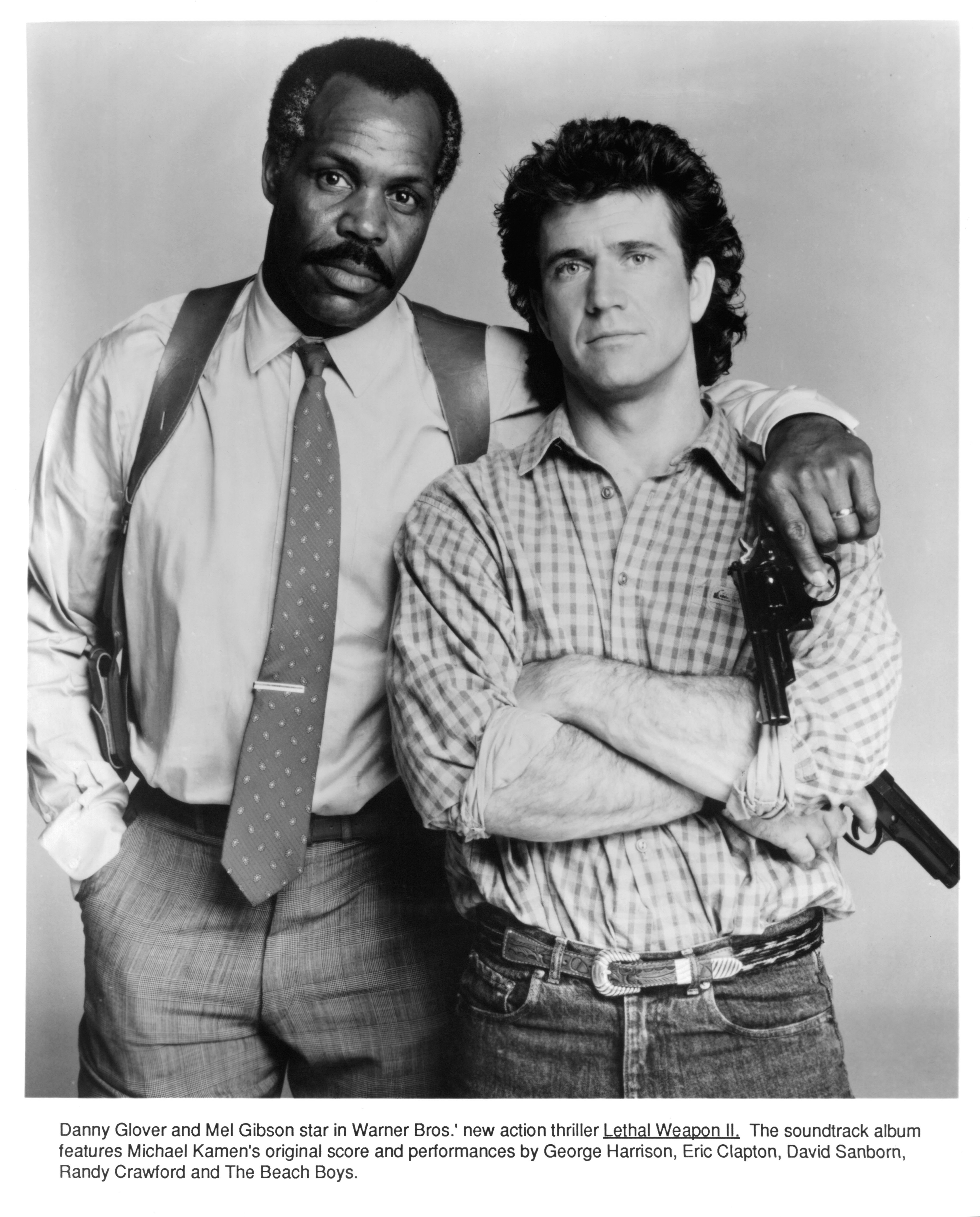 Danny Glover and Mel Gibson shoot a publicity portrait for 1987's "Lethal Weapon" | Photo: Getty Images