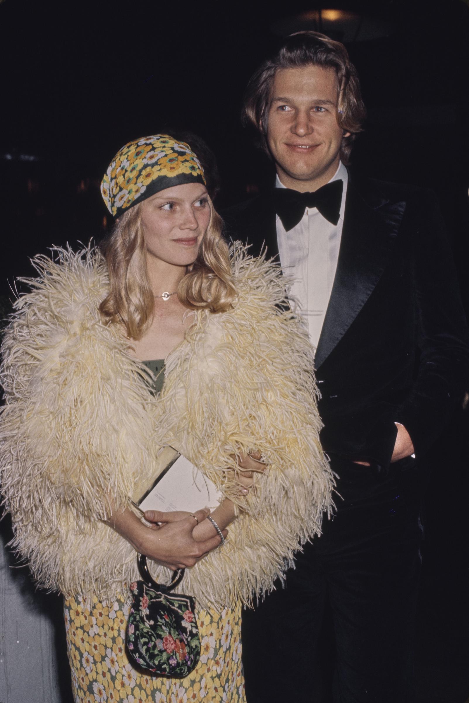 The woman and the actor in Los Angeles on April 8, 1975 | Source: Getty Images