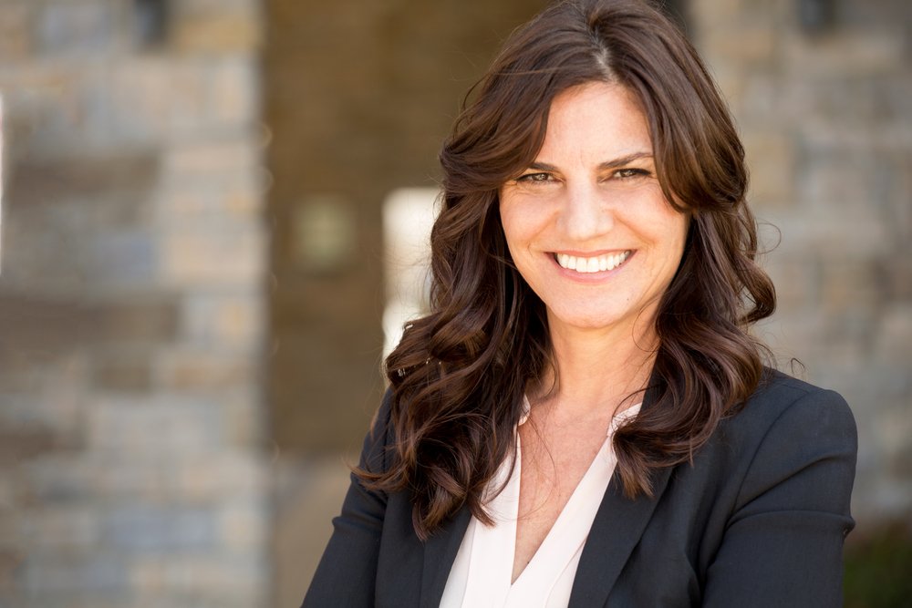 Mujer con pelo largo con rizos. | Foto: Shutterstock