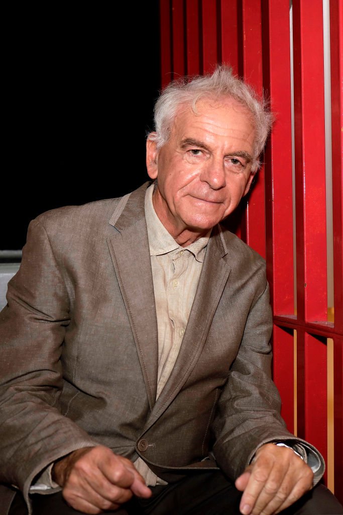 L'animateur du Club Dorothée, Jacky (Jacques Jakubowicz), pose lors d'une séance de portrait à Paris, France, le 09/01/2020. | Photo : Getty Images