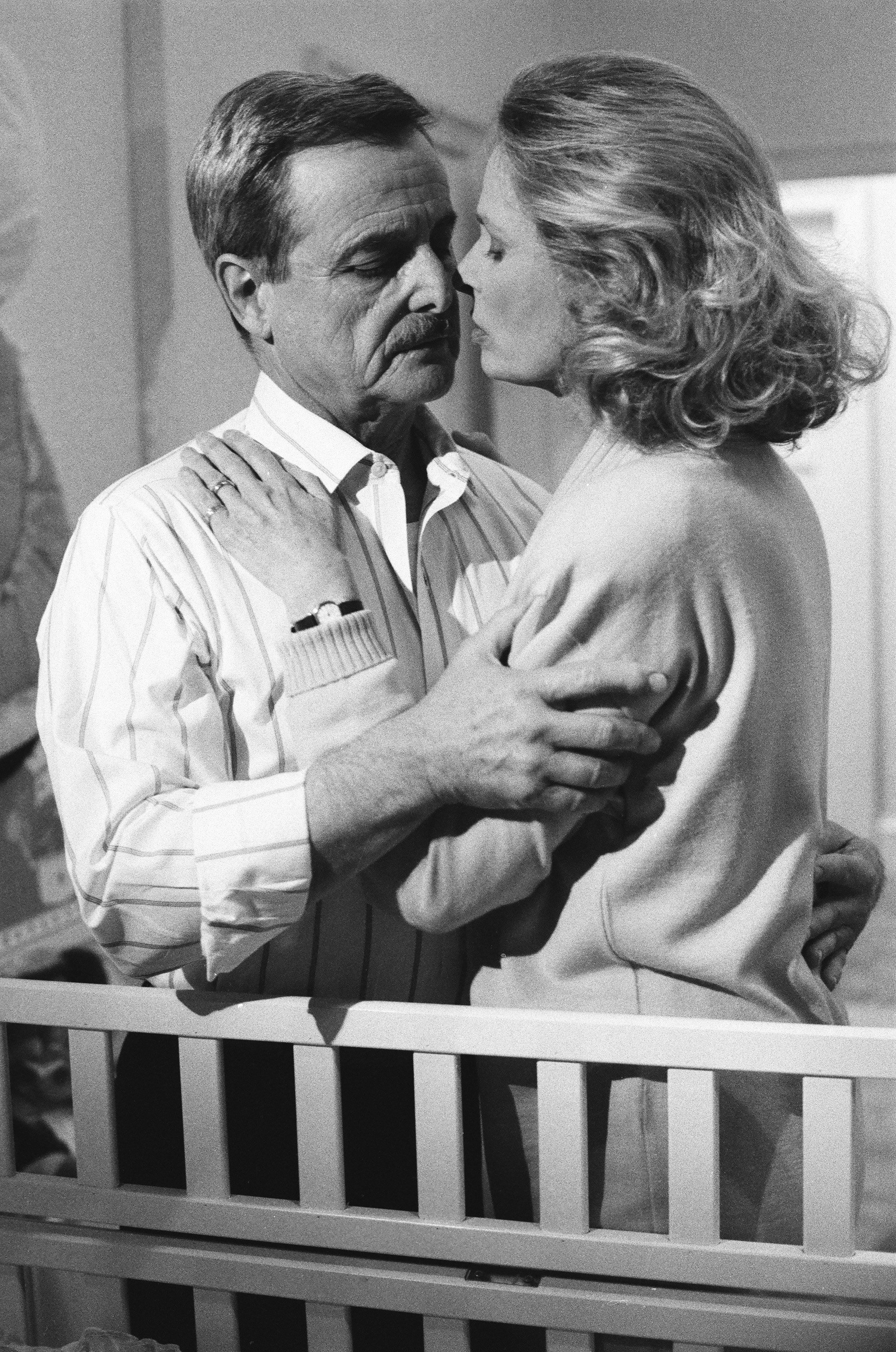 William Daniels as Dr. Mark Craig and Bonnie Bartlett as Ellen Craig in "St. Elsewhere" on May 20, 1987 | Source: Getty Images