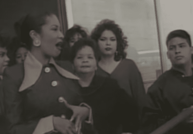 Yolanda Saldivar junto a Selena Quintanilla. | Fuente: YouTube / Ventaneando Yolanda Saldivar junto a Selena Quintanilla. | Fuente: YouTube / Ventaneando