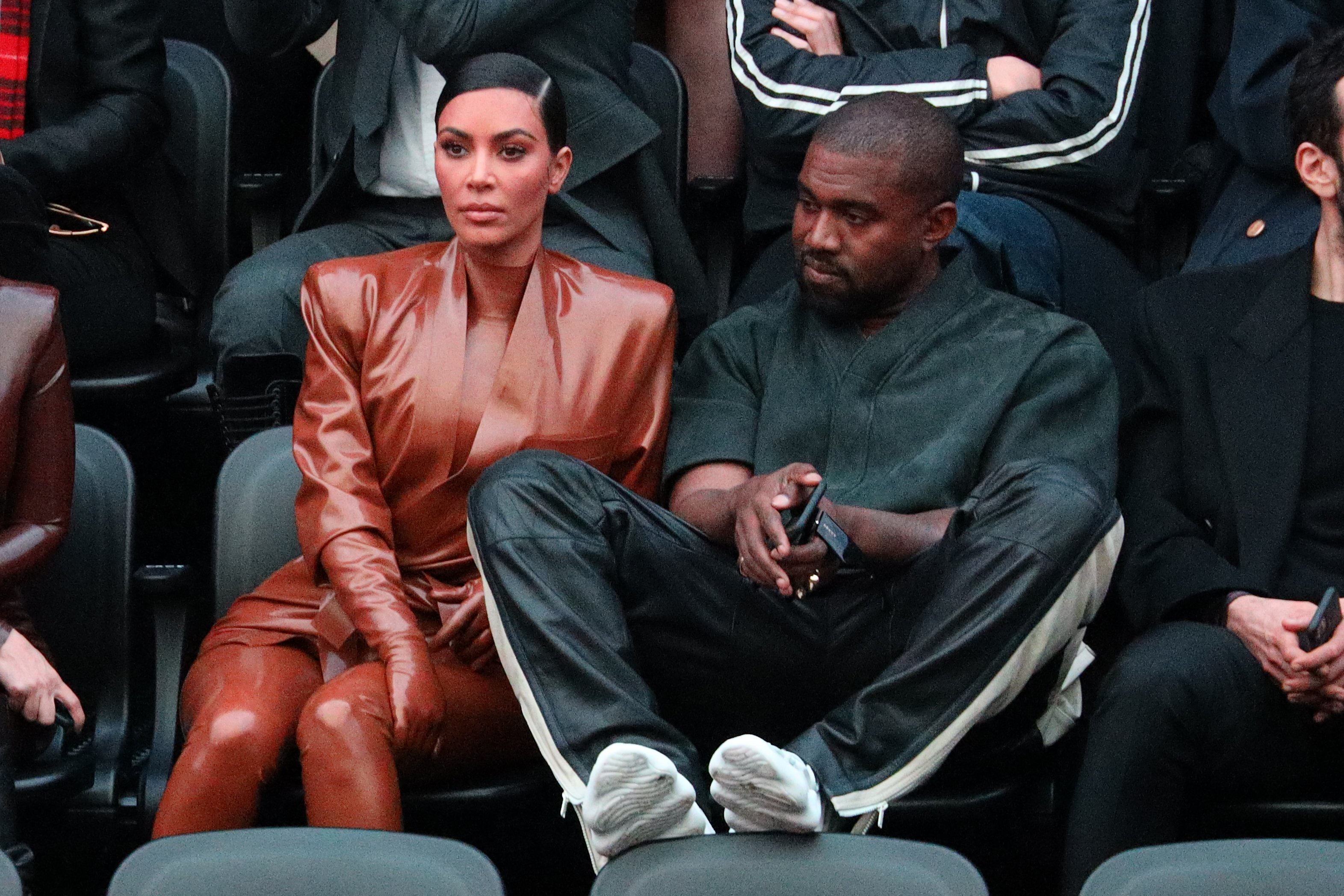 Kim Kardashian und Kanye West besuchen die Paris Fashion Week Womenswear Fall/Winter 2020/2021 am 01. März 2020 in Paris, Frankreich. | Quelle: Getty Images