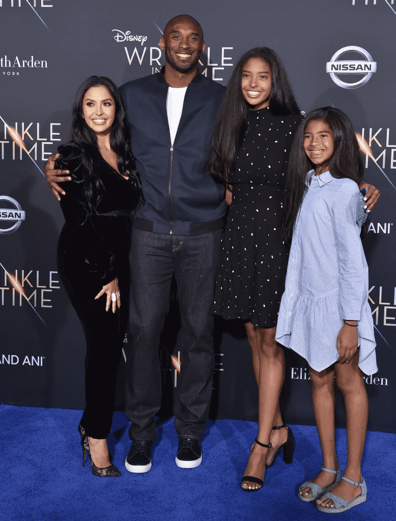 LOS ANGELES, CA - 26 FÉVRIER : (G-D) Vanessa Laine Bryant, l'ancien joueur de NBA Kobe Bryant, Natalia Diamante Bryant et Gianna Maria-Onore Bryant arrivent à la première de "A Wrinkle In Time" de Disney au El Capitan Theatre le 26 février 2018 à Los Angeles, Californie. | Photo : Getty Images