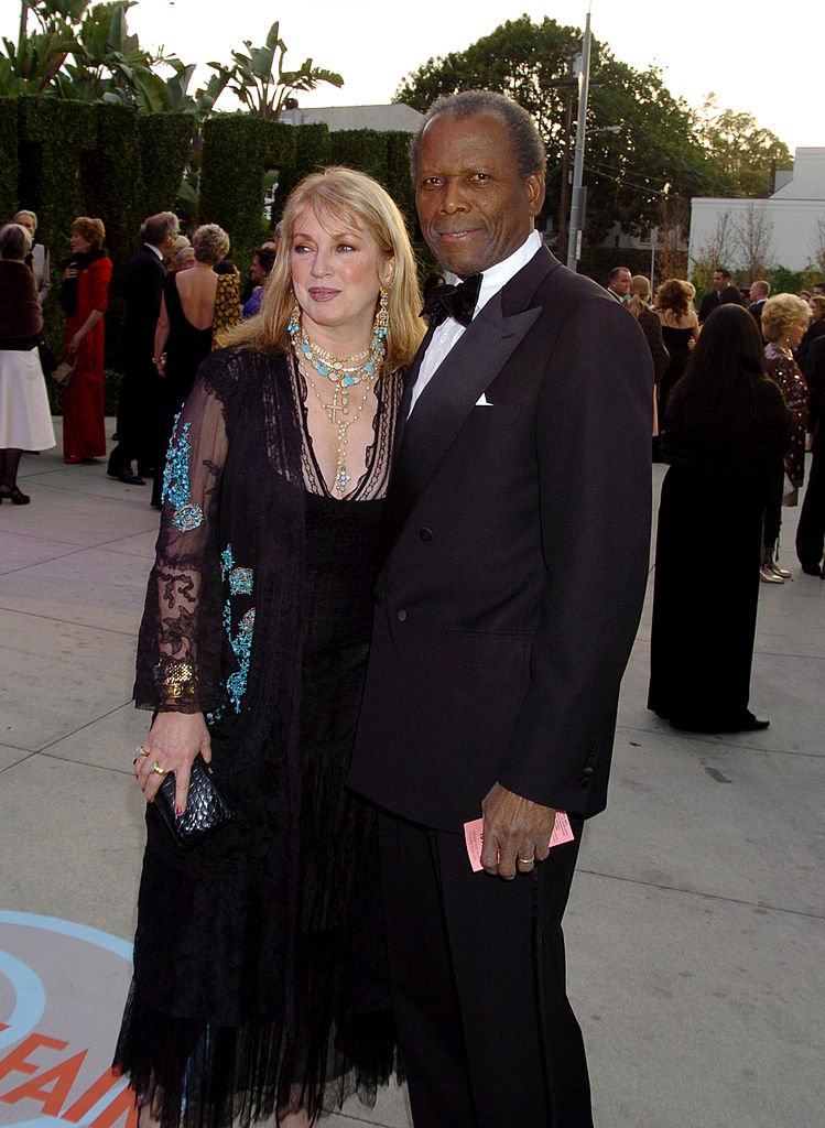 Joanna Shimkus and Sidney Poitier at Vanity Fair Oscar Party on February 29, 2004 | Photo: Getty Images