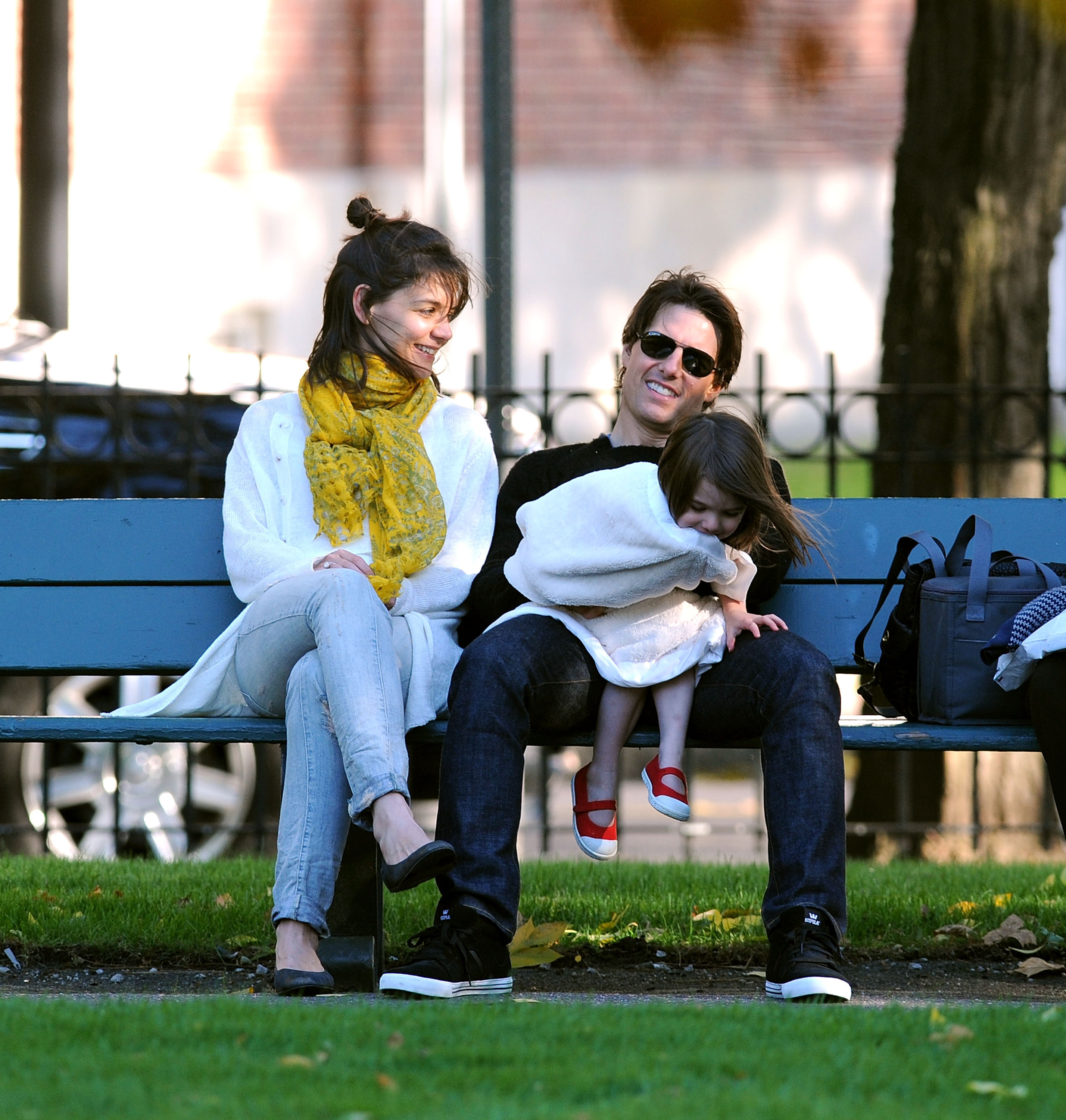 Tom Cruise and Katie Holmes with  their daughter Suri in Massachusetts in 2009 | Source: Getty Images