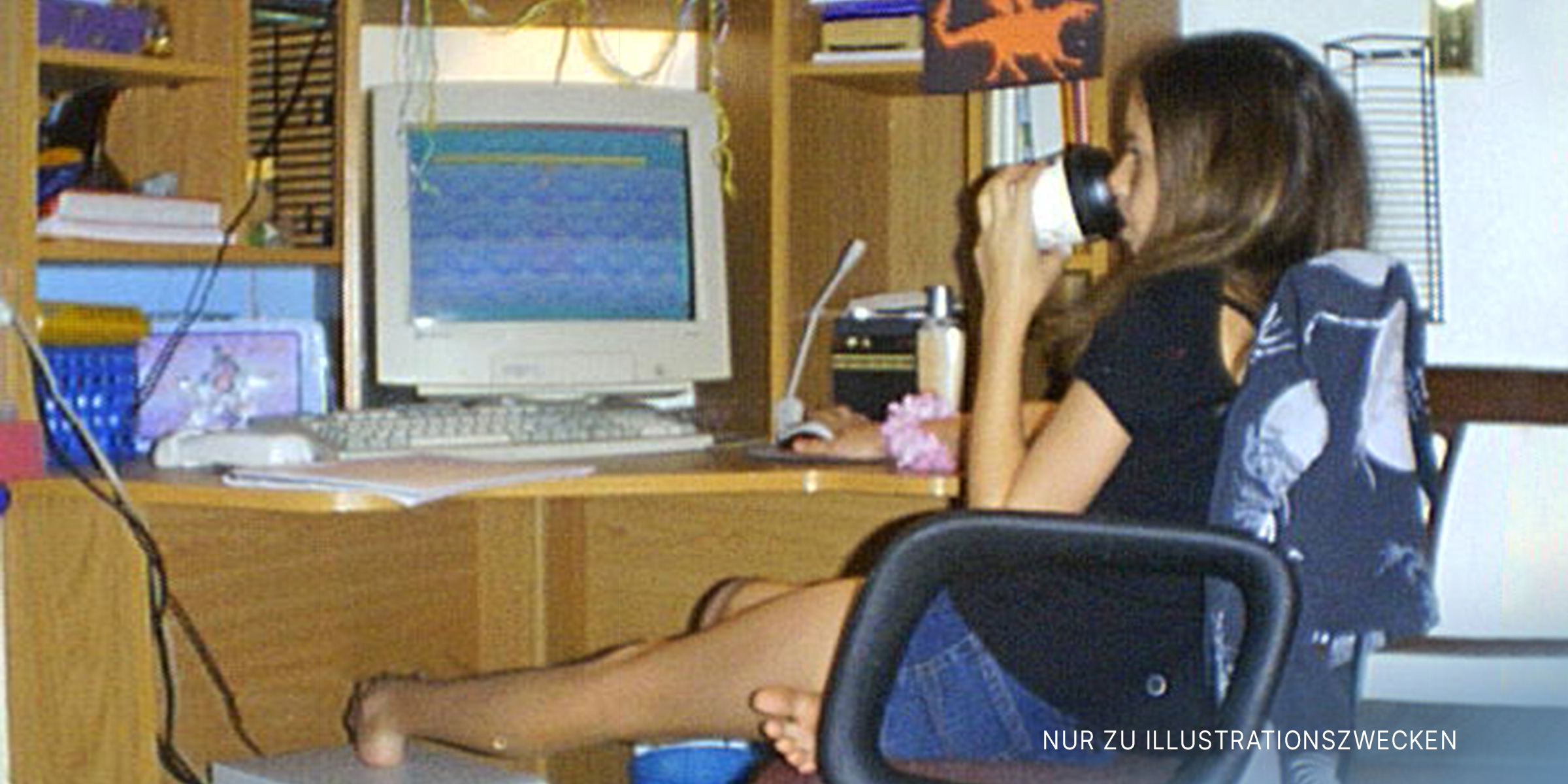 Teenagerin am Computer | Quelle: Flickr