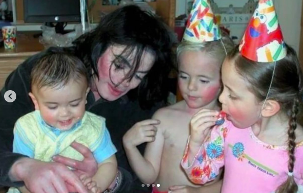 Michael, Bigi (Blanket), Prince, and Paris Jackson in a nostalgic photo, posted on August 29, 2022 | Source: Instagram/princejackson