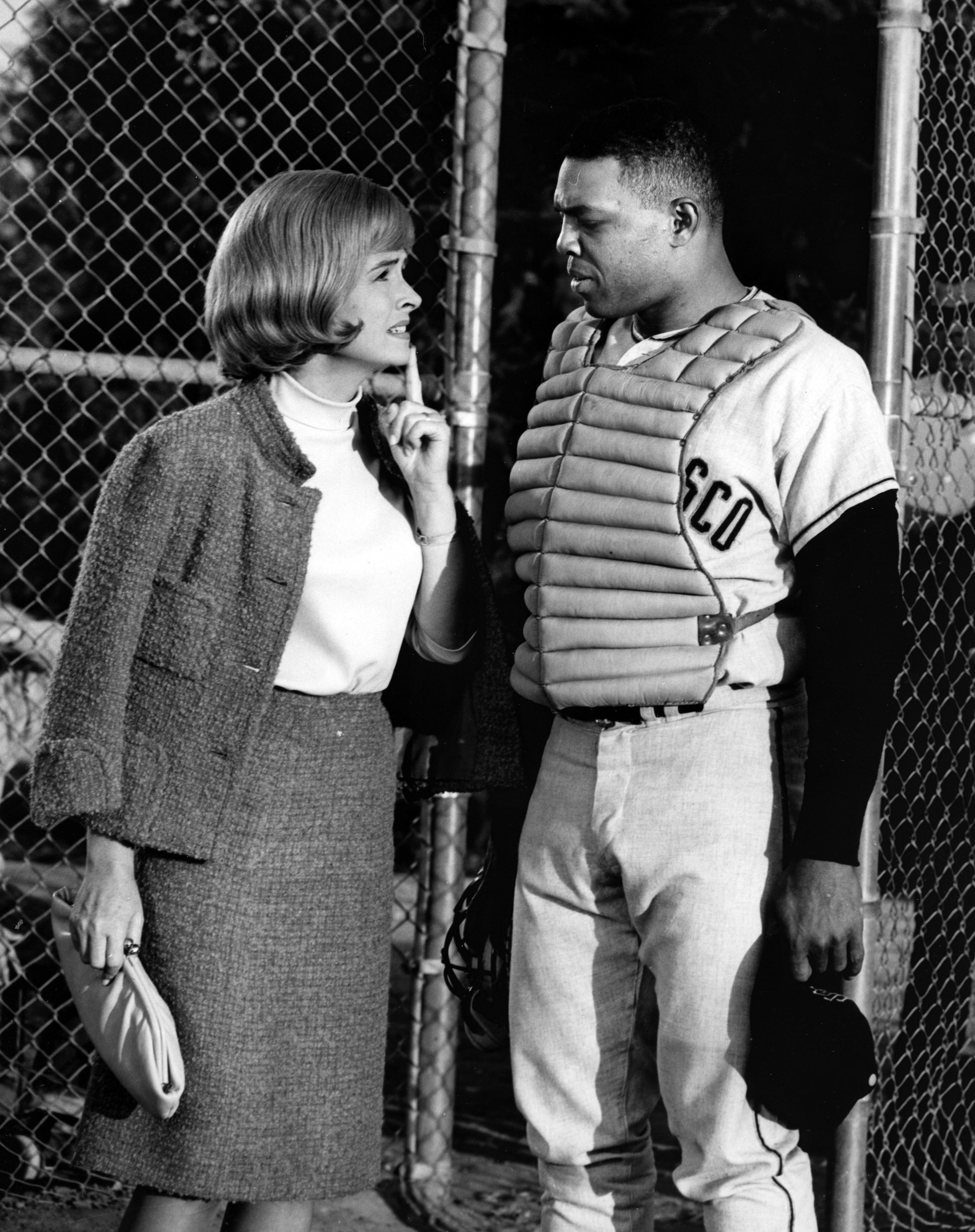 Donna Reed and Willie Mays in the "The Donna Reed Show" in 1964. | Source: Getty Images