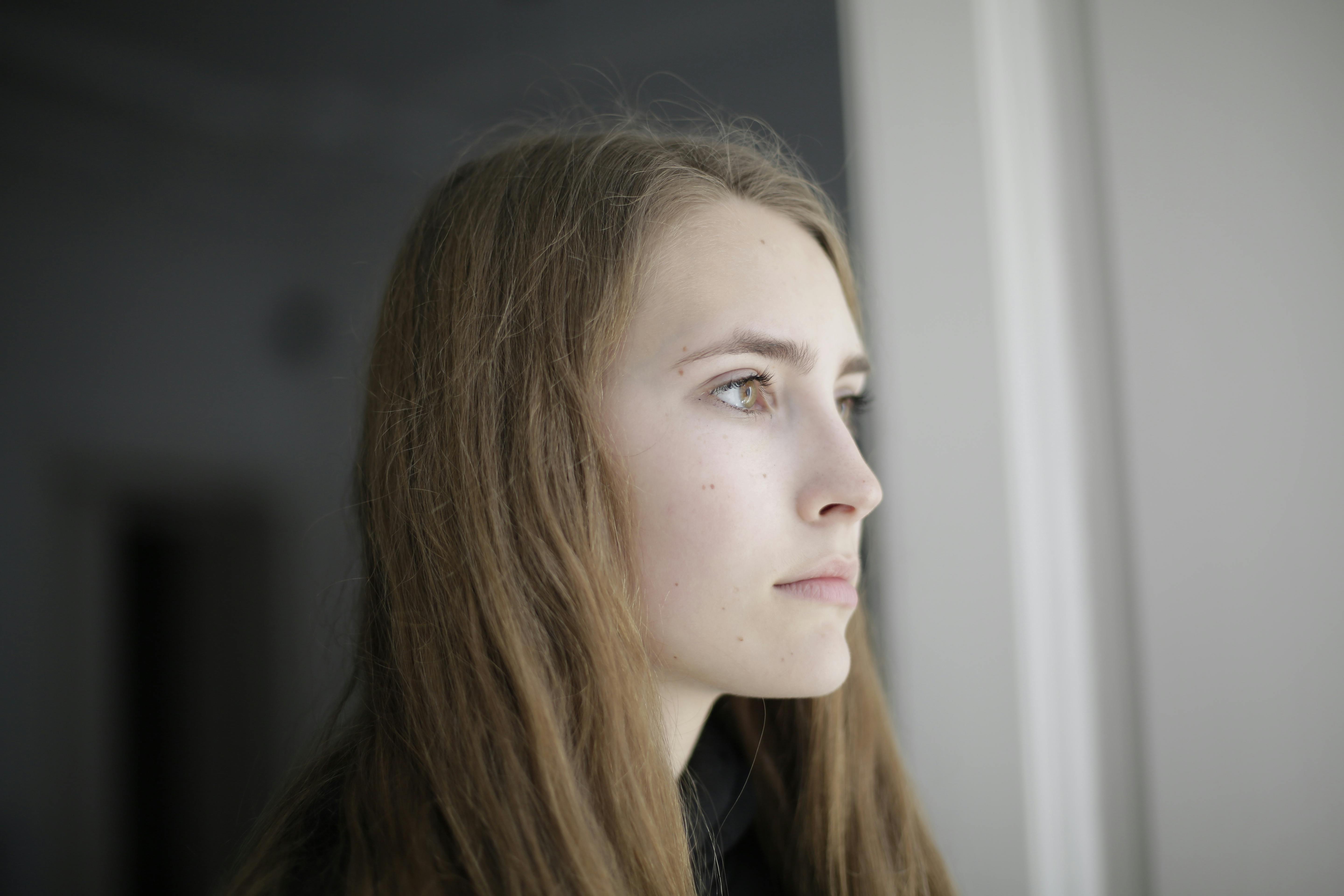 A pensive young woman  | Source: Pexels