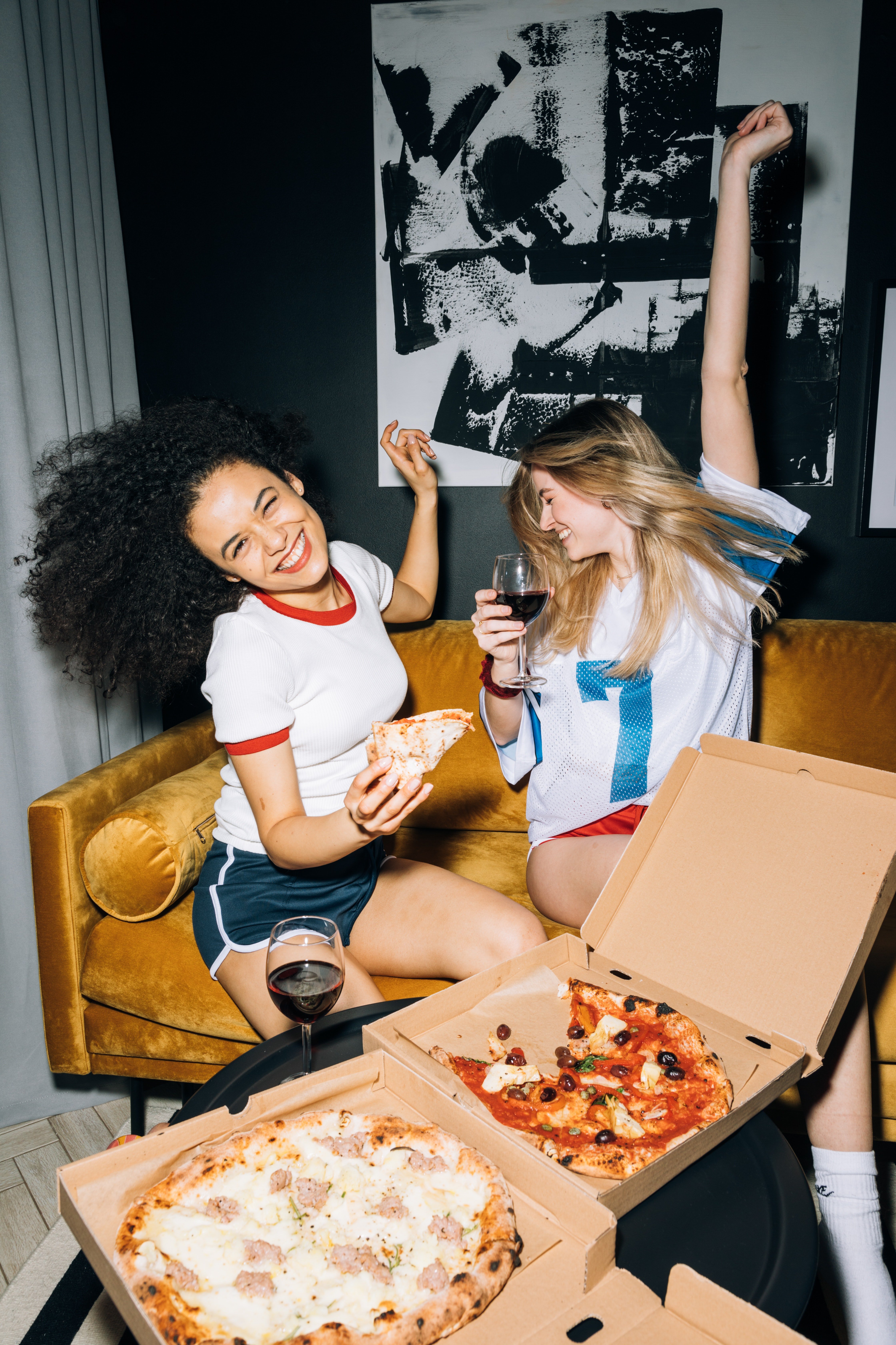 Pictured - Two young women having fun | Source: Pexels 