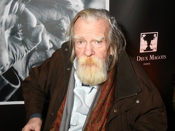 L'acteur Michael Lonsdale assiste à l'hommage à "Jean Pierre Mocky 70 ans de cinéma" aux Deux Magots le 09 décembre 2019 à Paris, France. | Photo : Getty Images