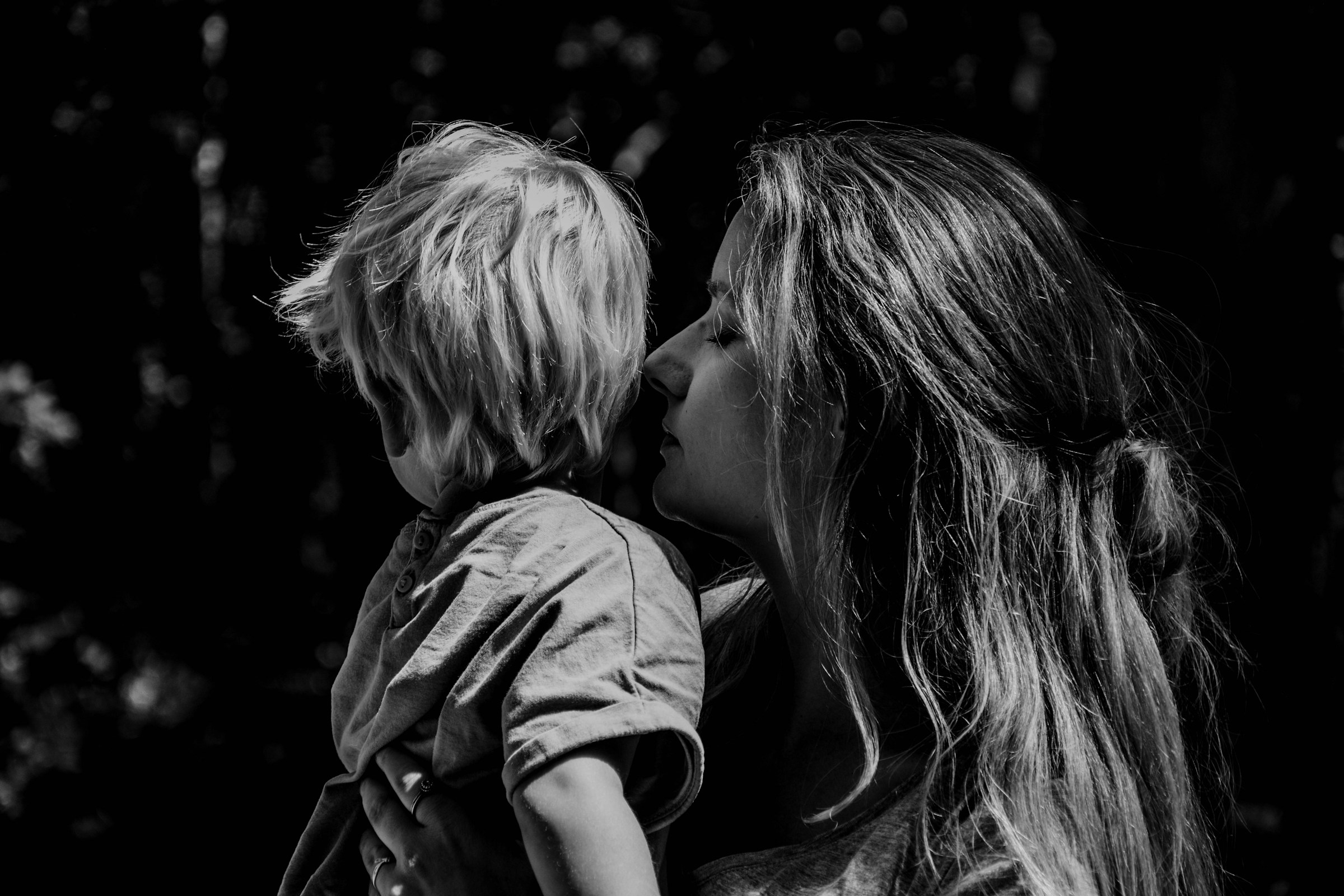 A young woman with a little boy | Source: Unsplash
