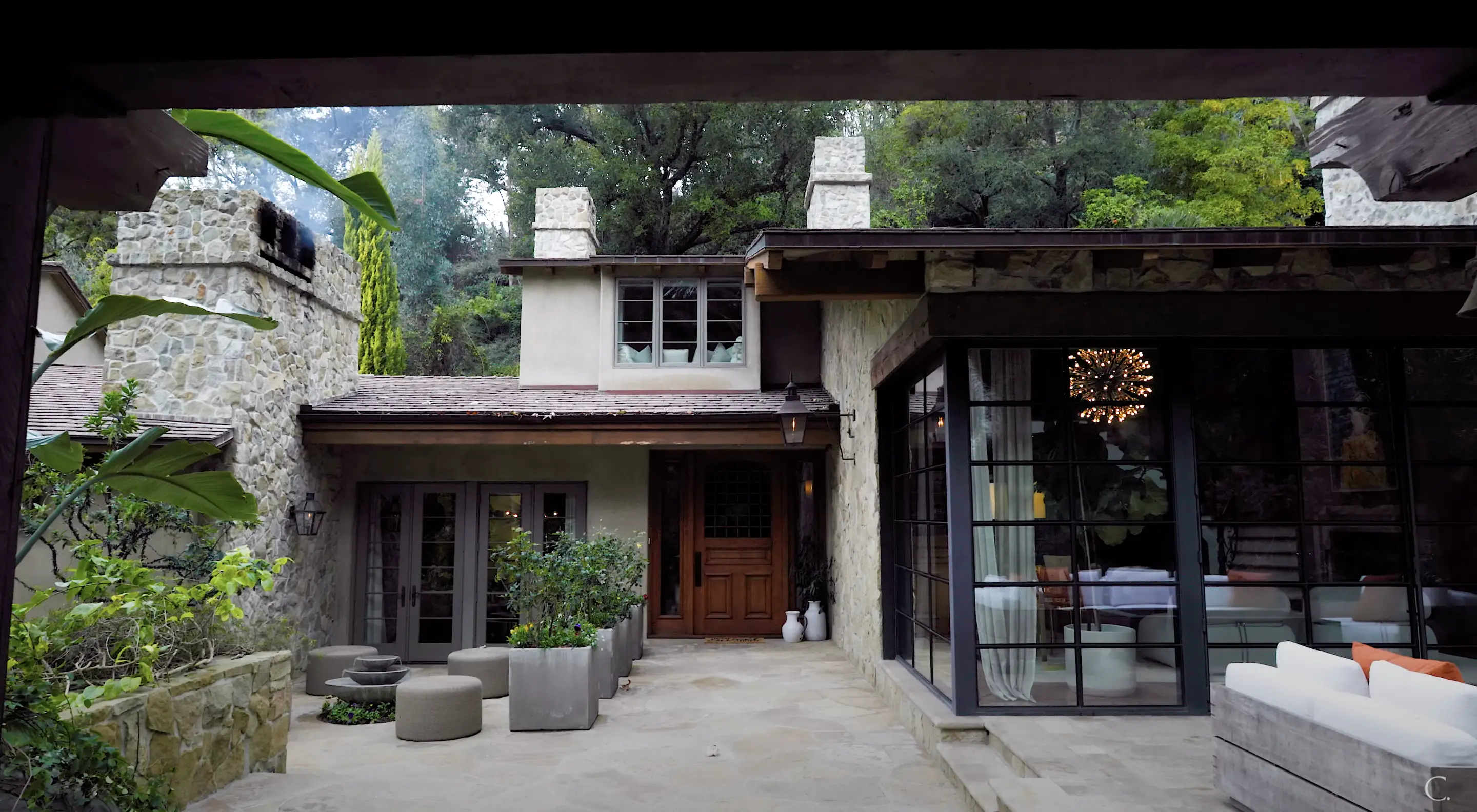 Jennifer Lopez's former mansion in Bel-Air, California, from a video dated February 1, 2023 | Source: Youtube.com/@carolwoodrealestate