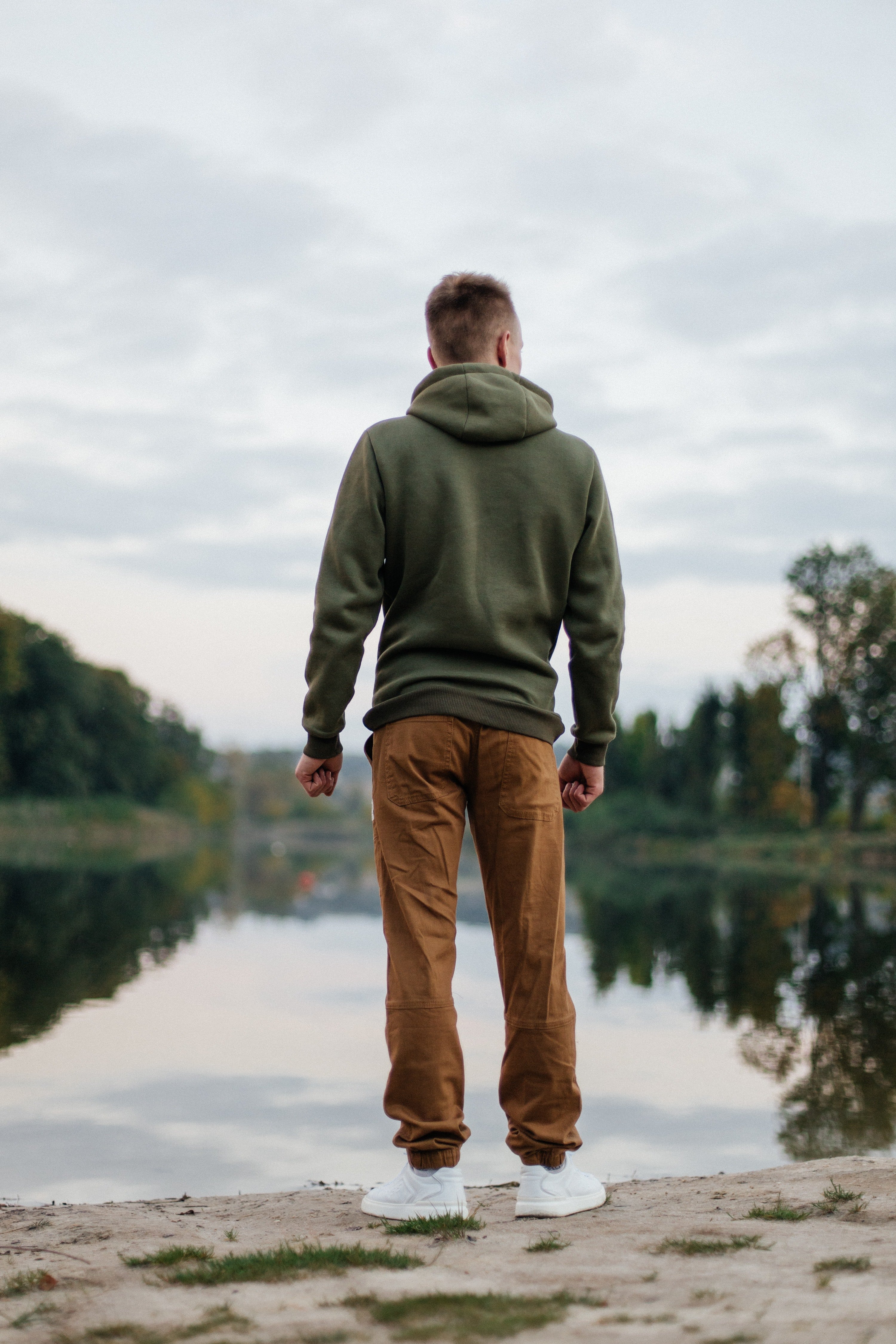 Joshua saw a yellow hat floating in the lake and thought someone had drowned. | Source: Pexels