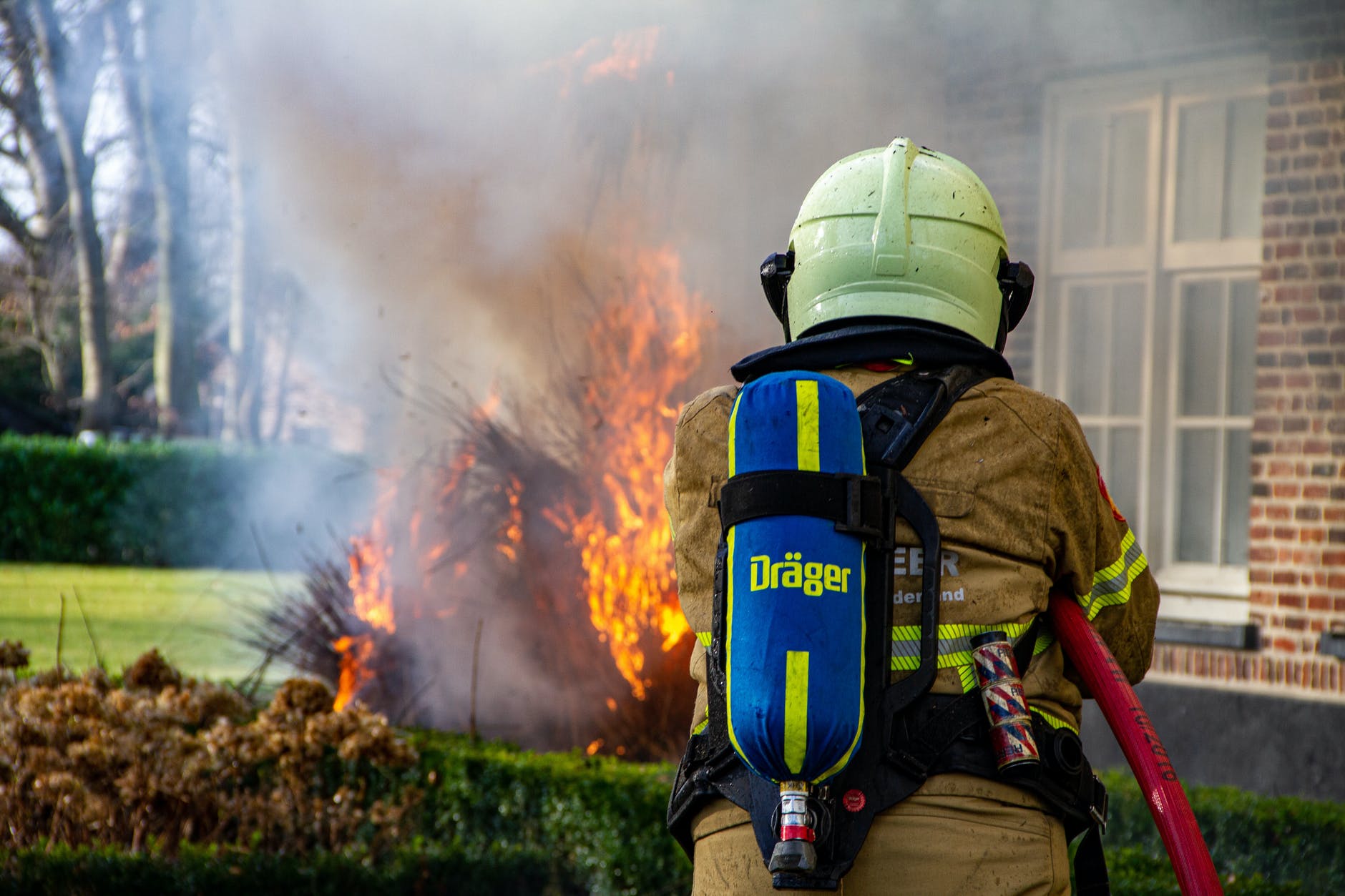 The firefighters managed to extinguish the flames. | Source: Pexels