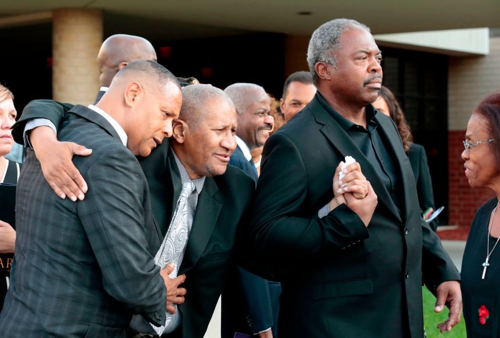 Le fils d'Aretha Franklin, sort après les funérailles de sa mère au Greater Grace Temple, le 31 août 2018 à Détroit, dans le Michigan. | Photo : Getty Images