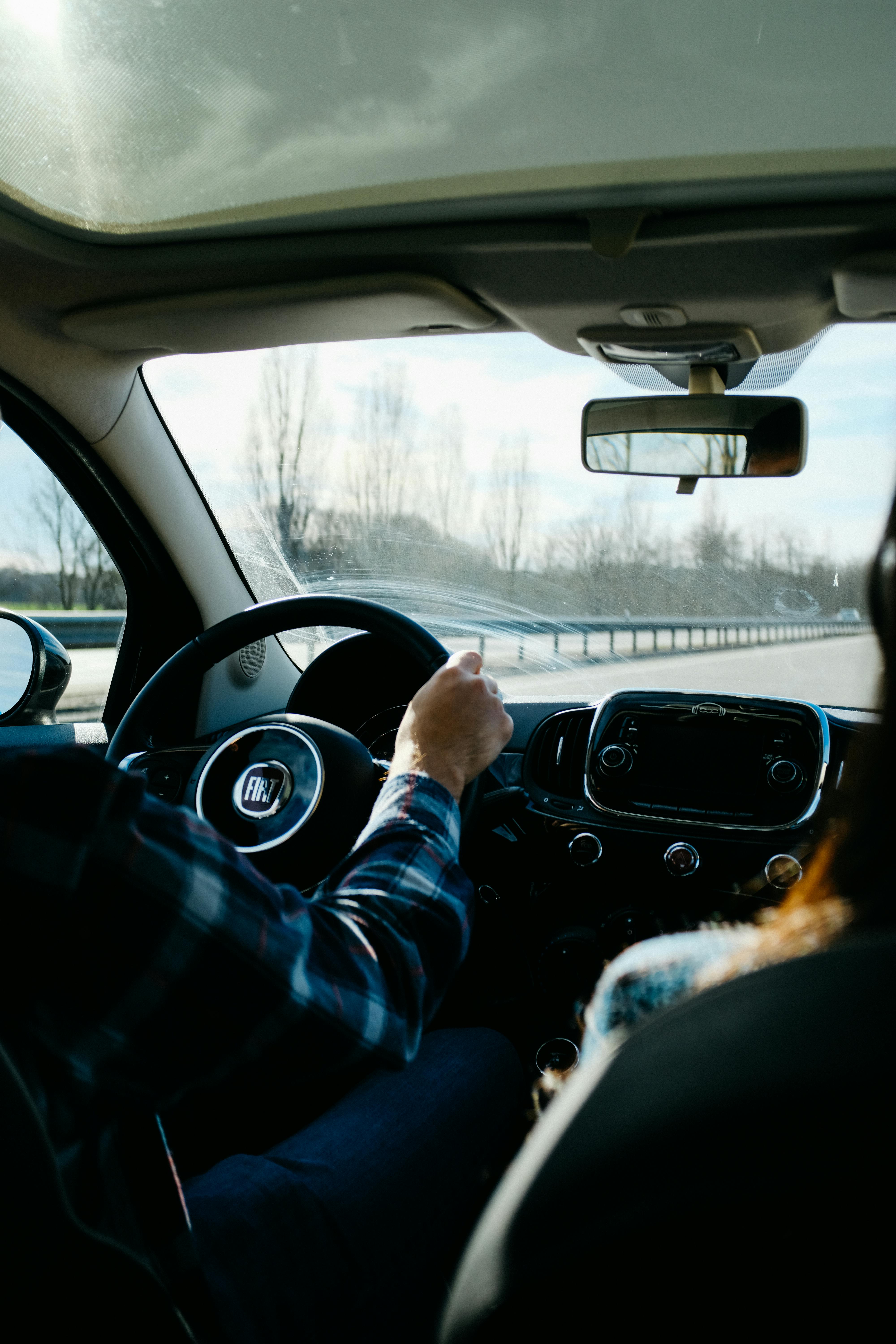 A couple driving together | Source: Pexels