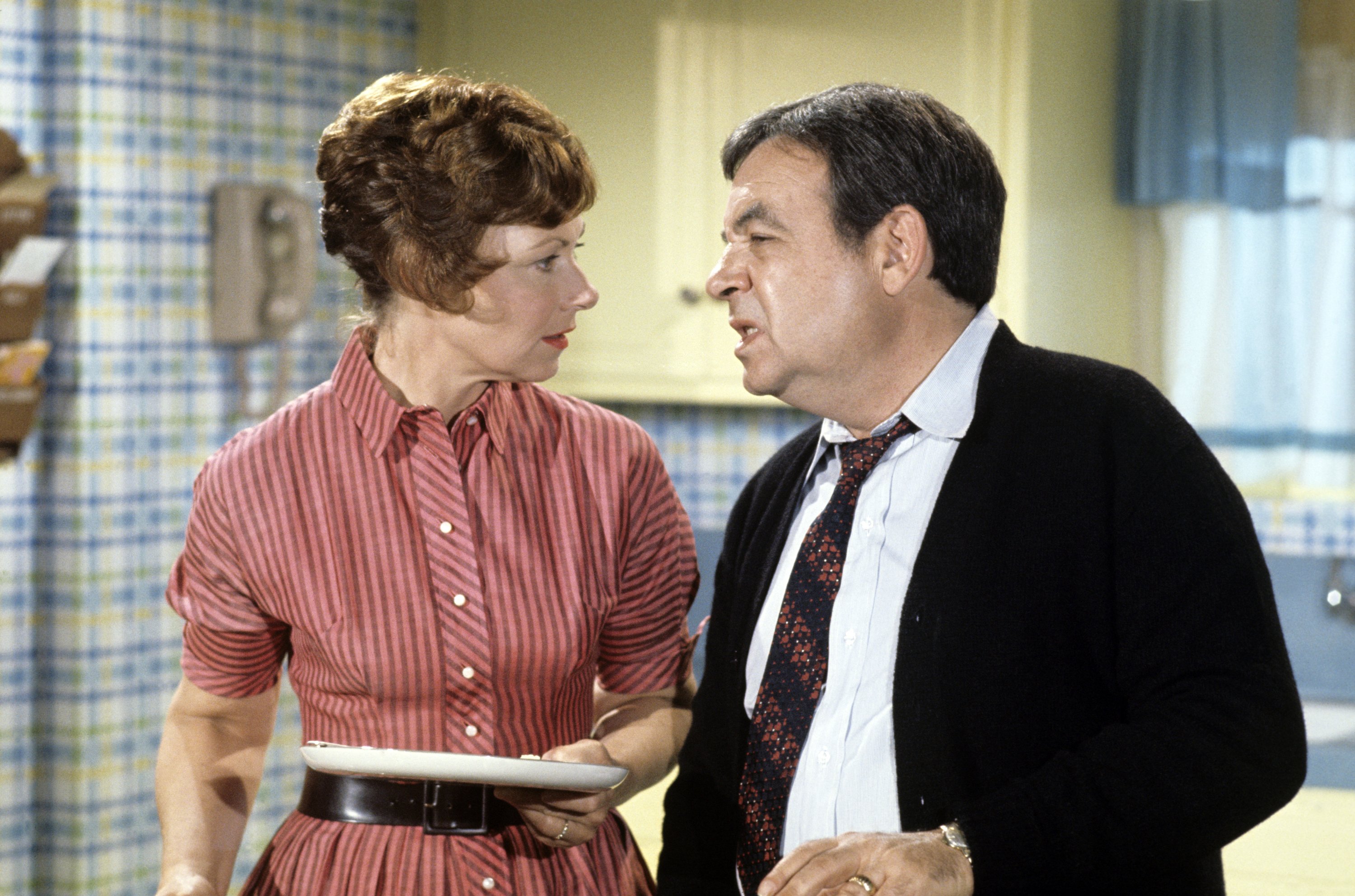 Marion Ross (Marion), Tom Bosley (Howard) on "Happy Days,"  January 15, 1974. | Source: Getty Images