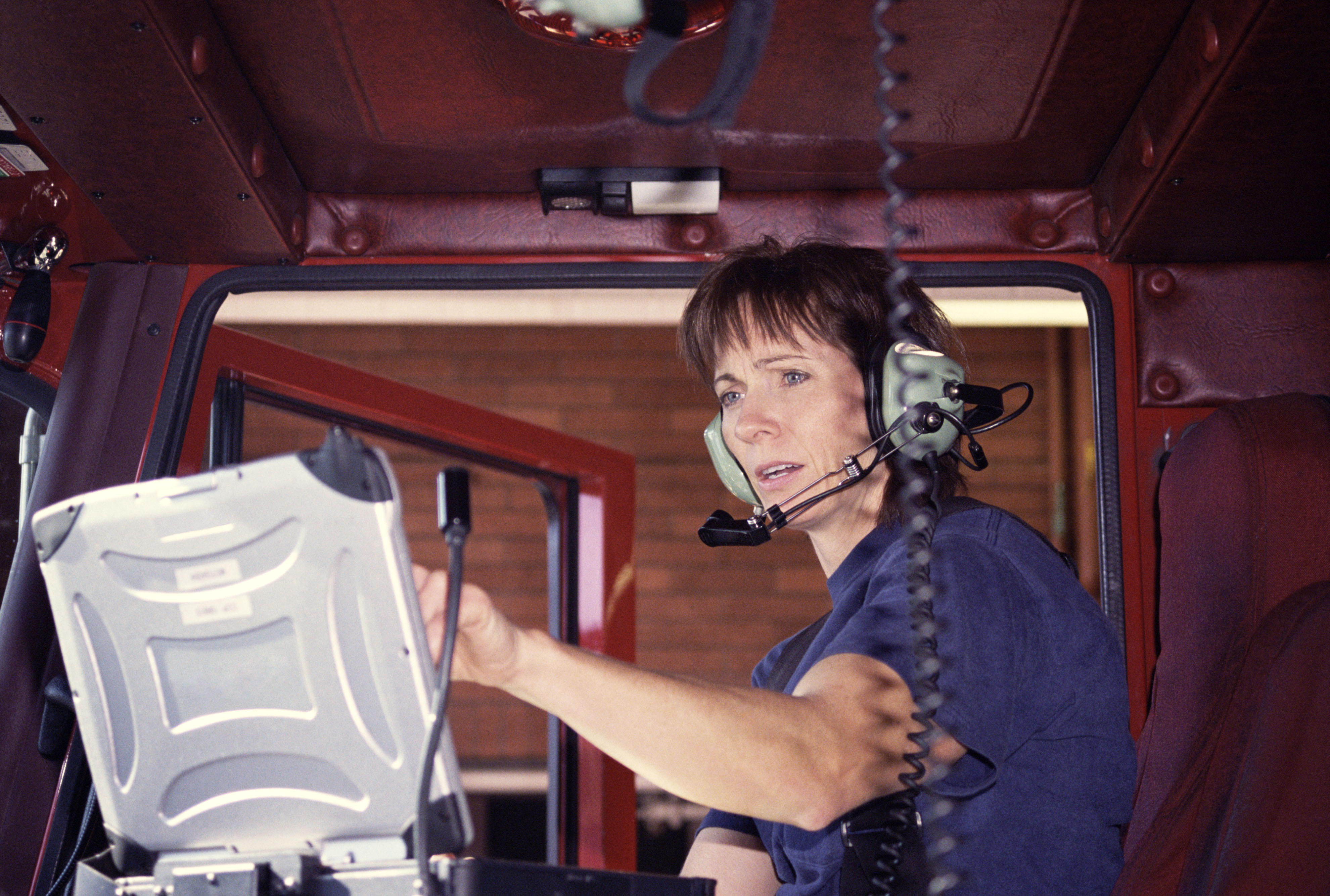 A 911 dispatcher answers a call | Source: Getty Images