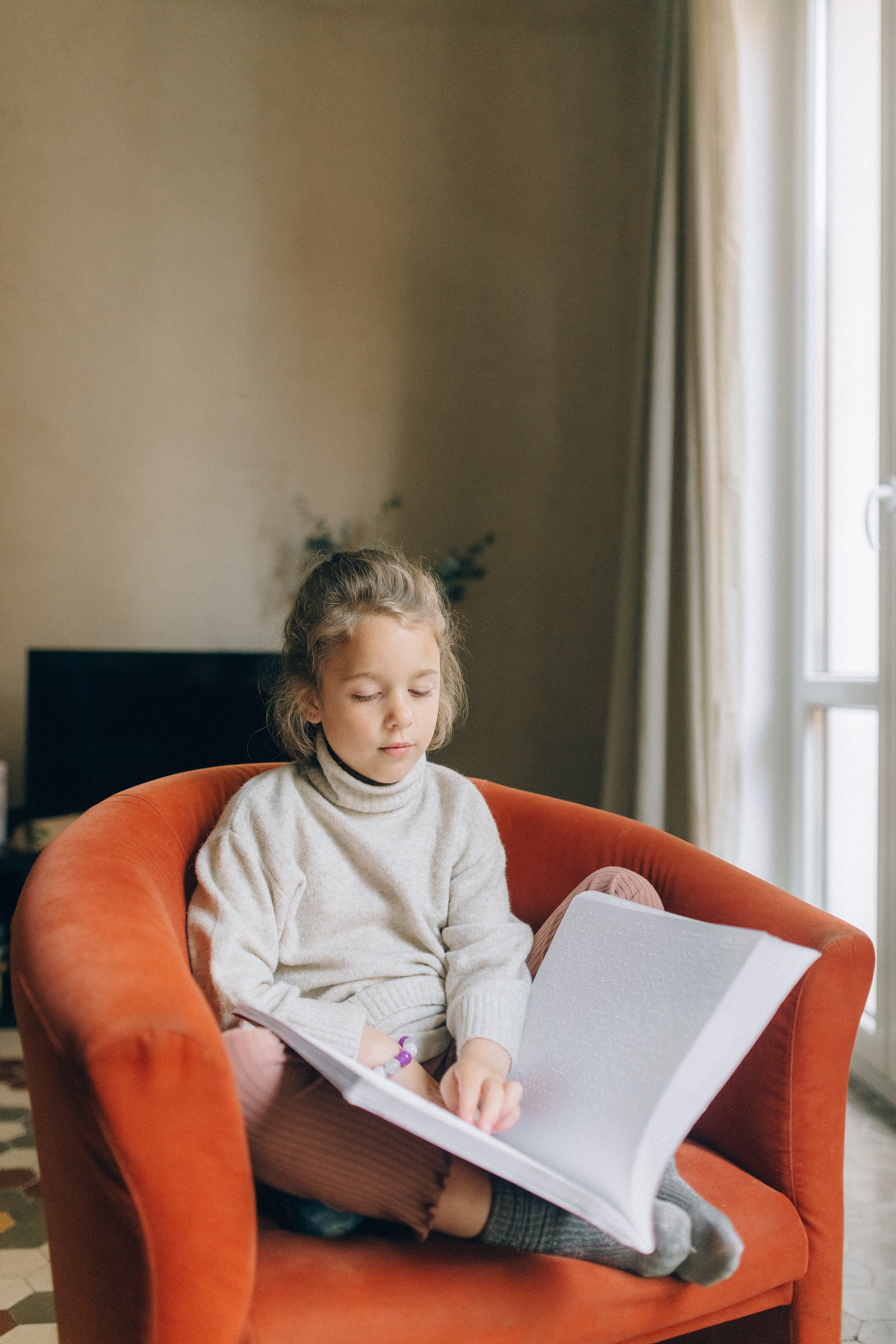 James shared Lisa's story to his classmates, and they all fell silent. | Source: Pexels