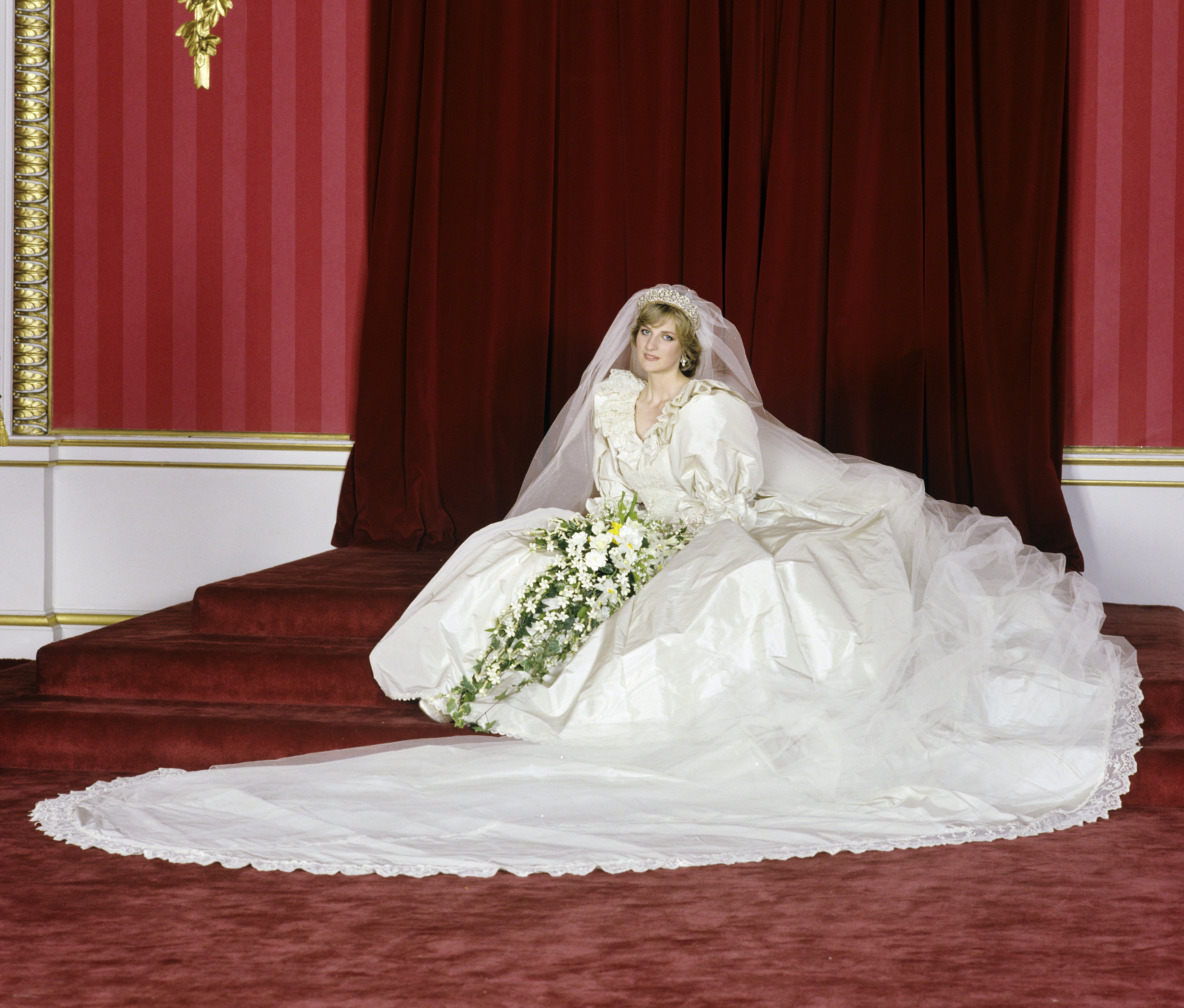 Diana, Princess of Wales in the Throne Room at Buckingham Palace after her wedding on 29th July 1981 | Source: Getty Images 