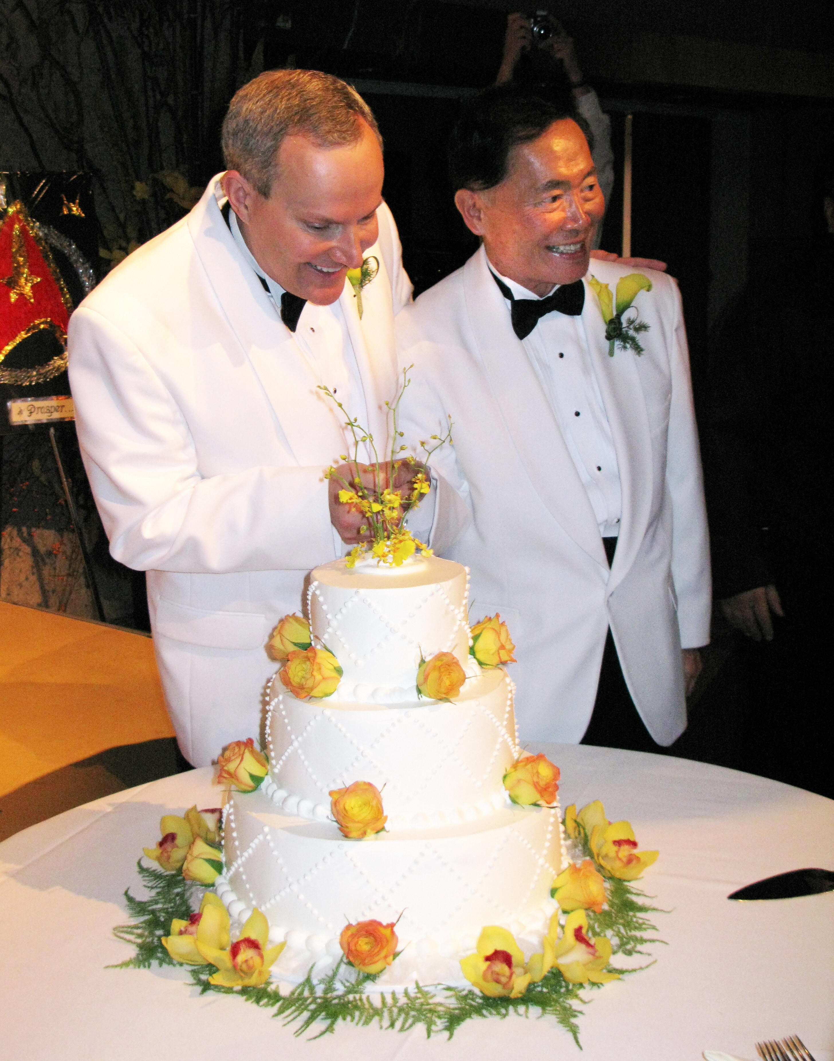 George Takei and Brad Altman at their wedding at the Japanese American National Museum on September 14, 2008 | Source: Getty Images