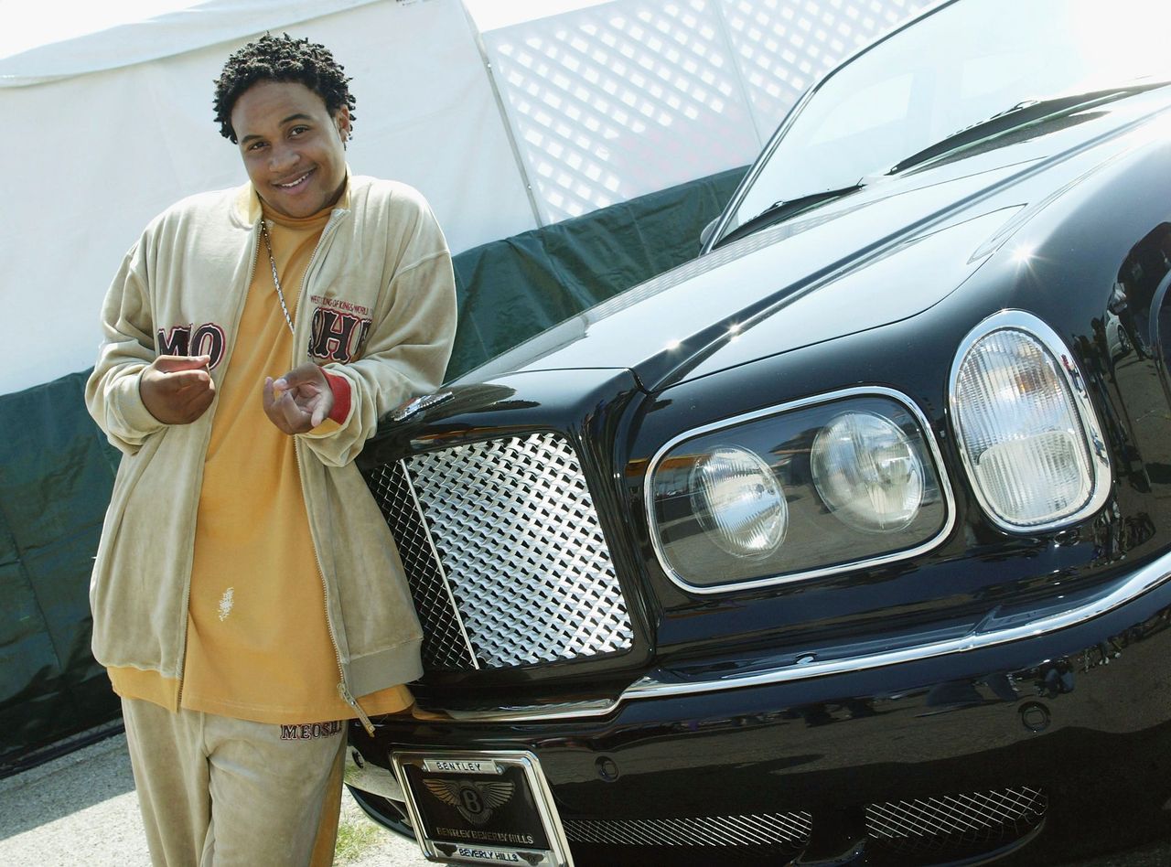 Orlando Brown poses at Shaquille O'Neal's childrens benefit "Shaqtacular VIII" held at the Santa Monica Airport on September 20, 2003 in Santa Monica, California. | Source: Getty Images