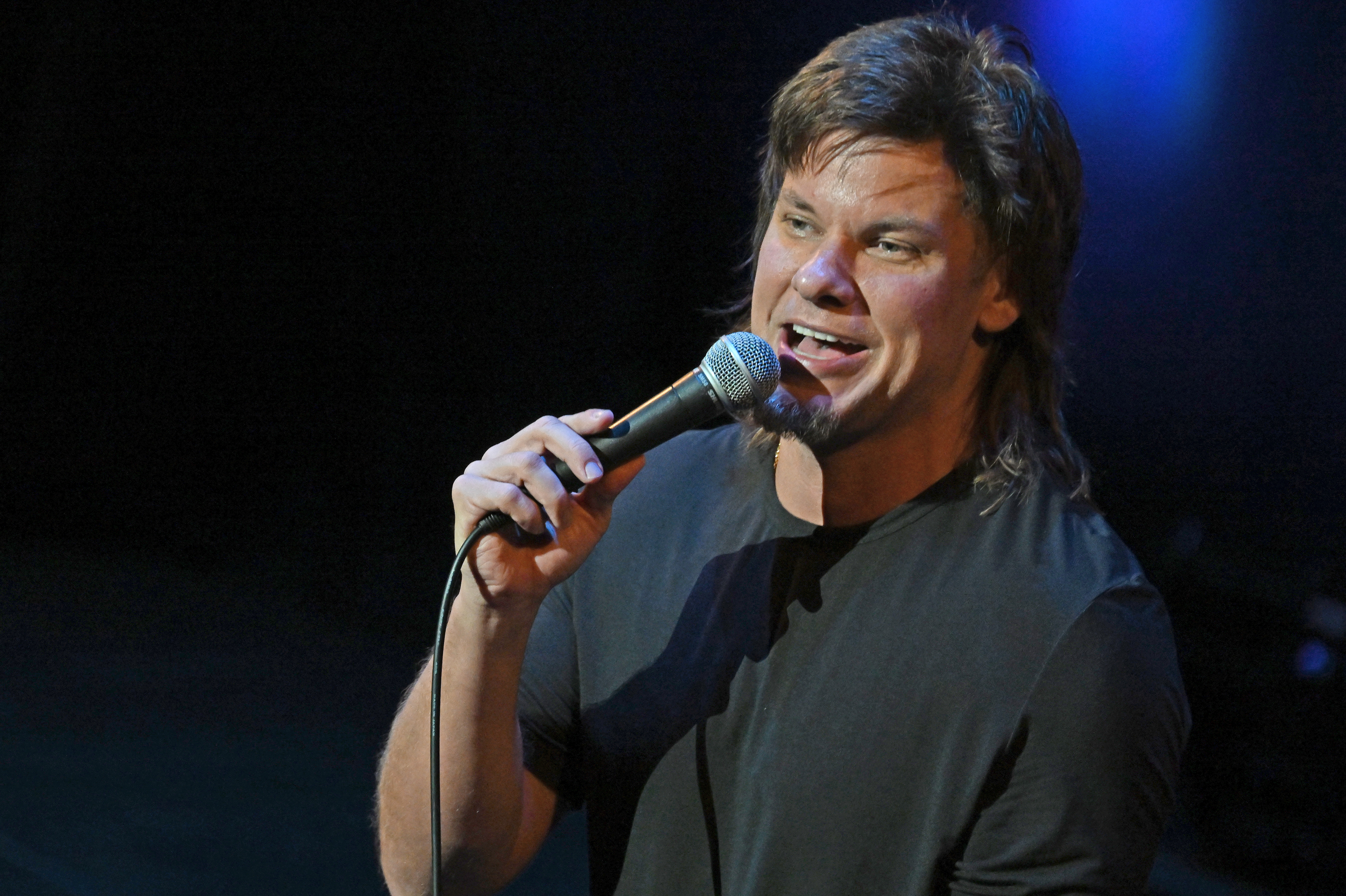 Theo Von performs at Whitney Hall, on January 25, 2023, in Louisville, Kentucky. | Source: Getty Images