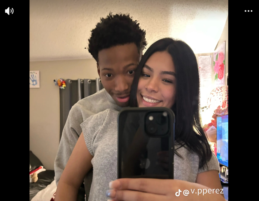 Karmelo Anthony and his girlfriend pose for a mirror selfie in one of the photos featured in her emotional slideshow. | Source: TikTok/v.pperezz