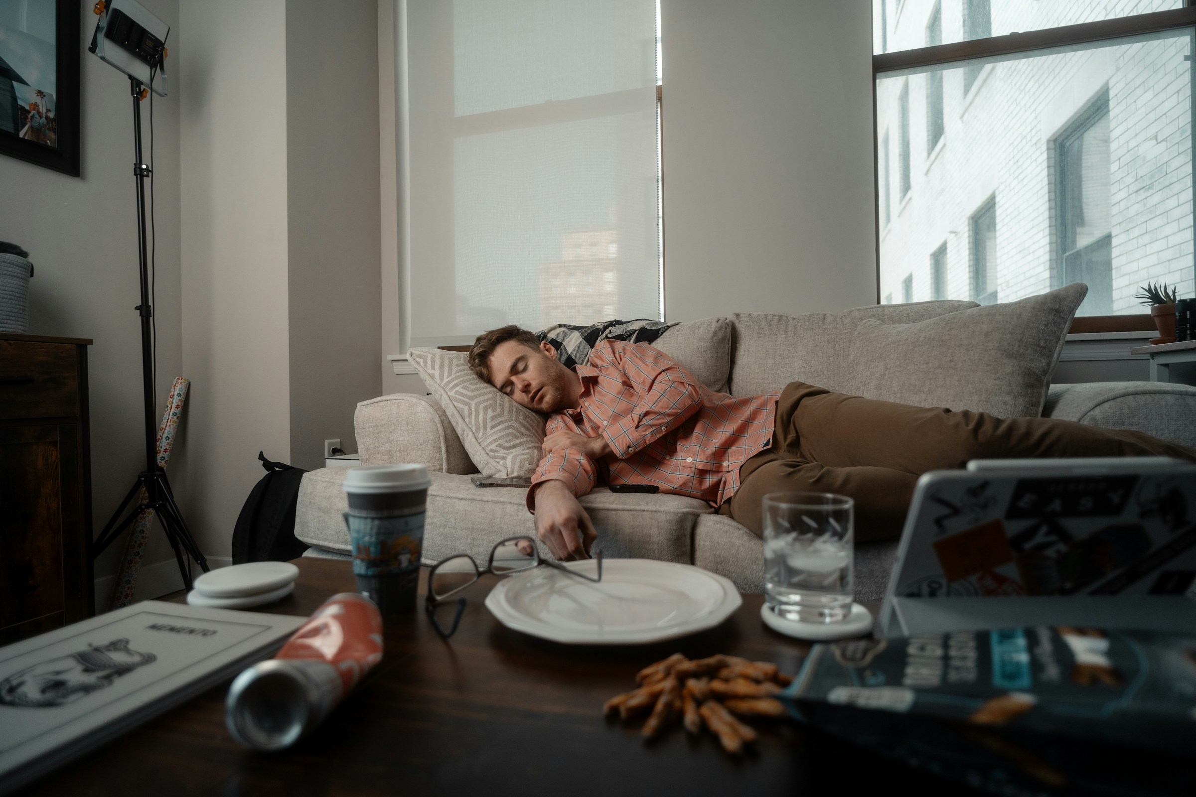 A young guy lying on a couch | Source: Unsplash