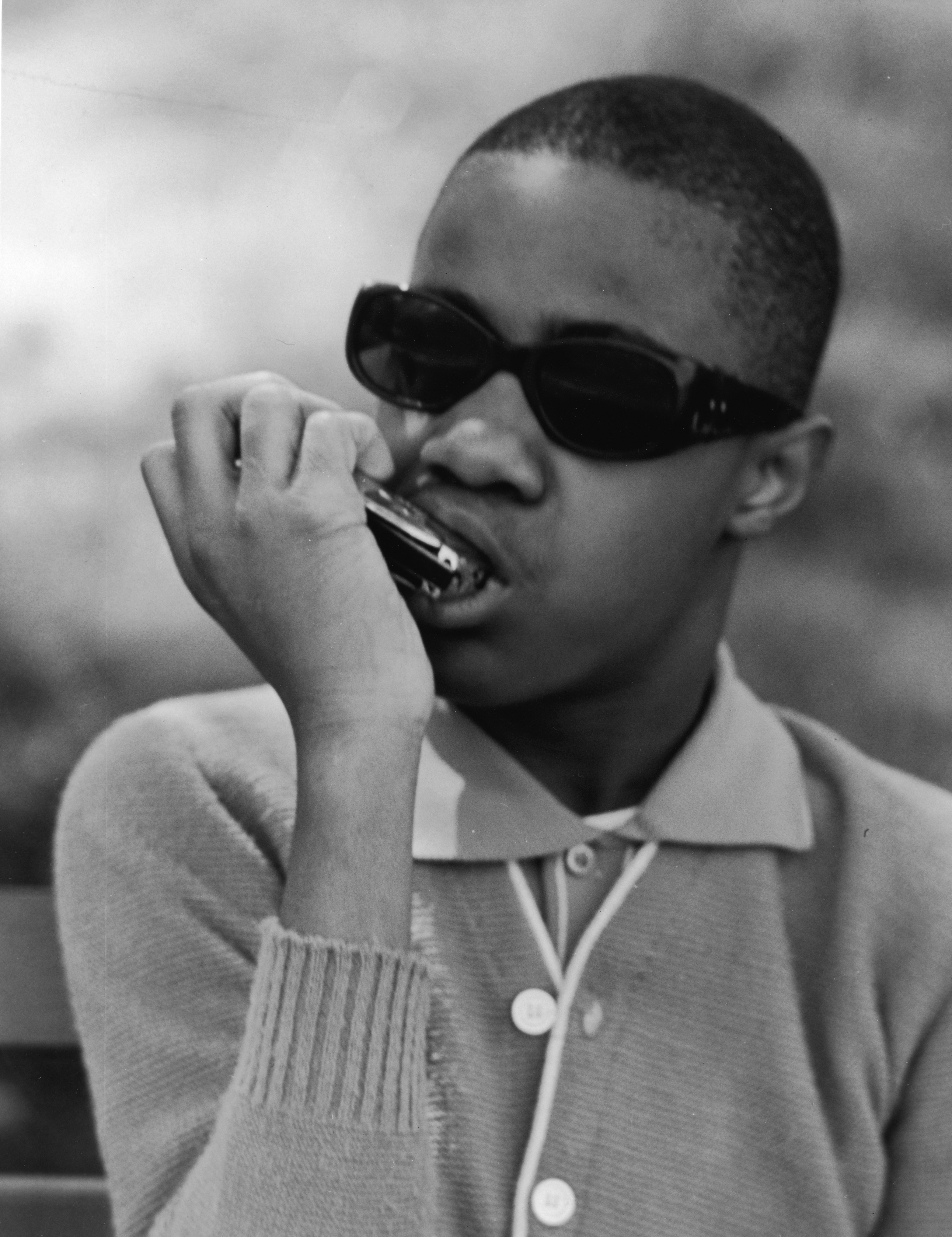 Stevie Wonder plays the harmonic on January 1, 1963 | Source: Getty Images