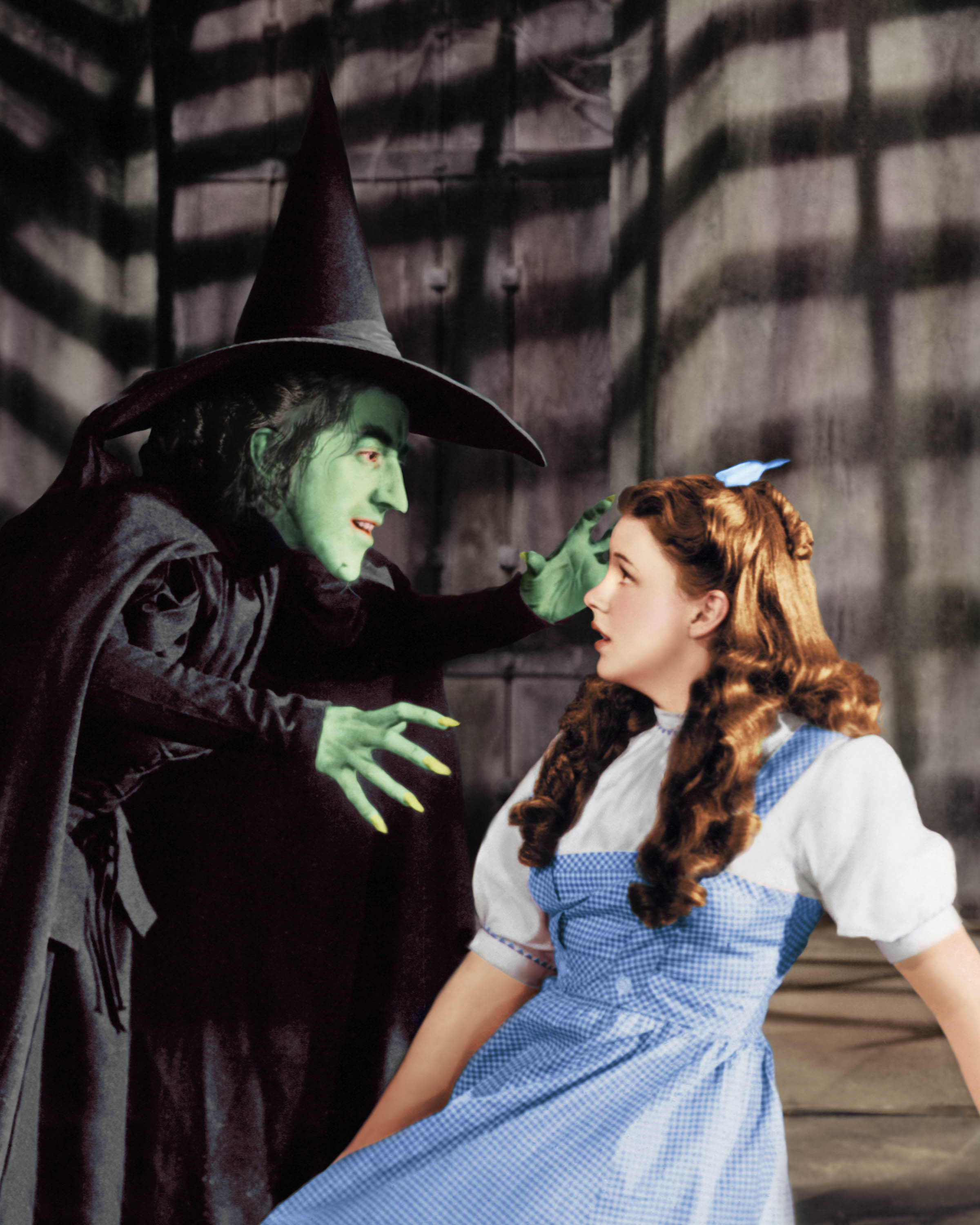 Margaret Hamilton and Judy Garland in "The Wizard of Oz," 1939 | Source: Getty Images