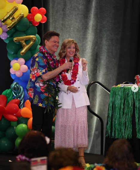 Donny and Debbie Osmond on stage during Goin Coconuts Luau | Source: Instagram/donnyosmond