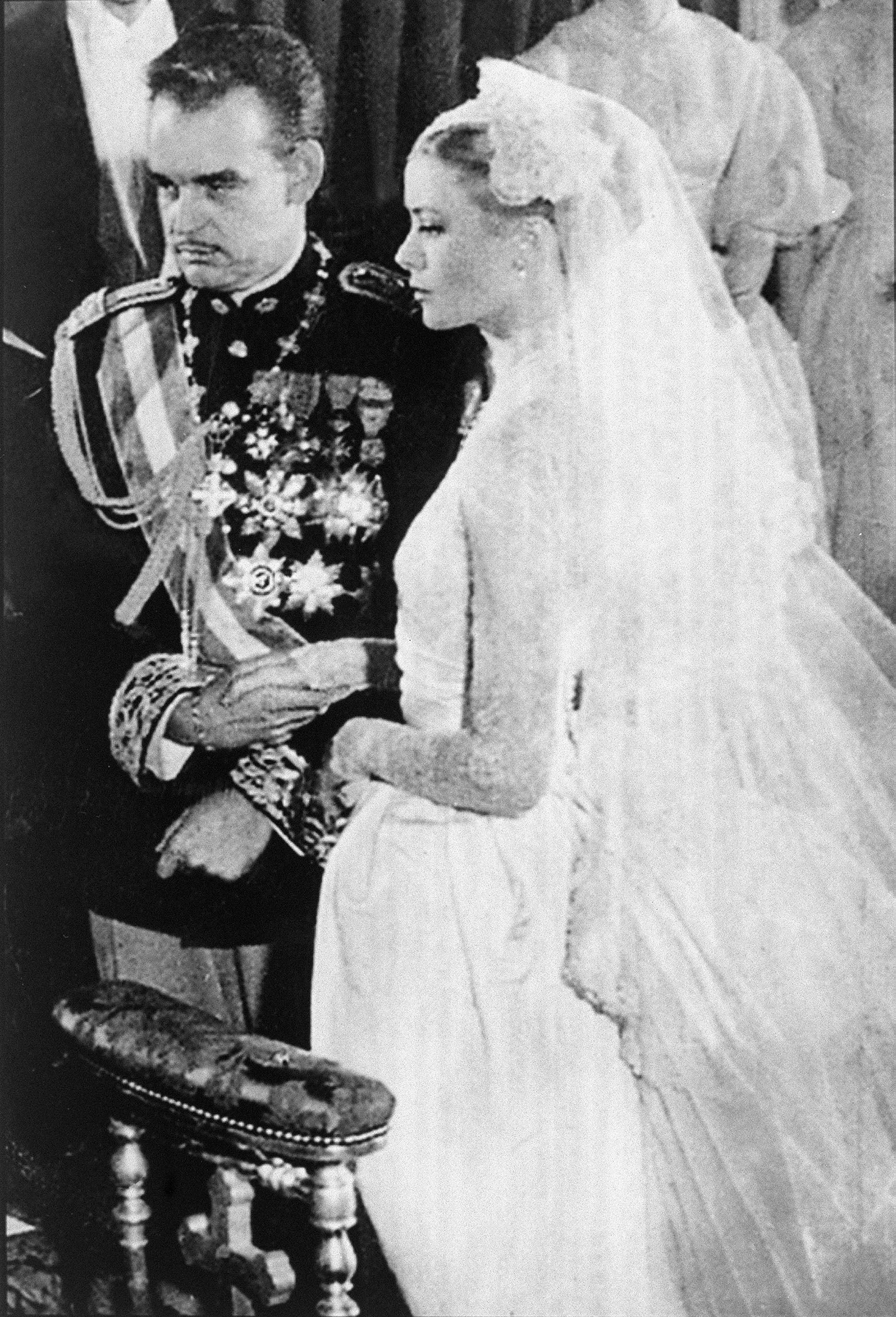 Prince Rainier III and Grace Kelly during their wedding ceremony in Monaco's Saint Nicholas Cathedral on April 19, 1956, in Monaco. | Source: Getty Images