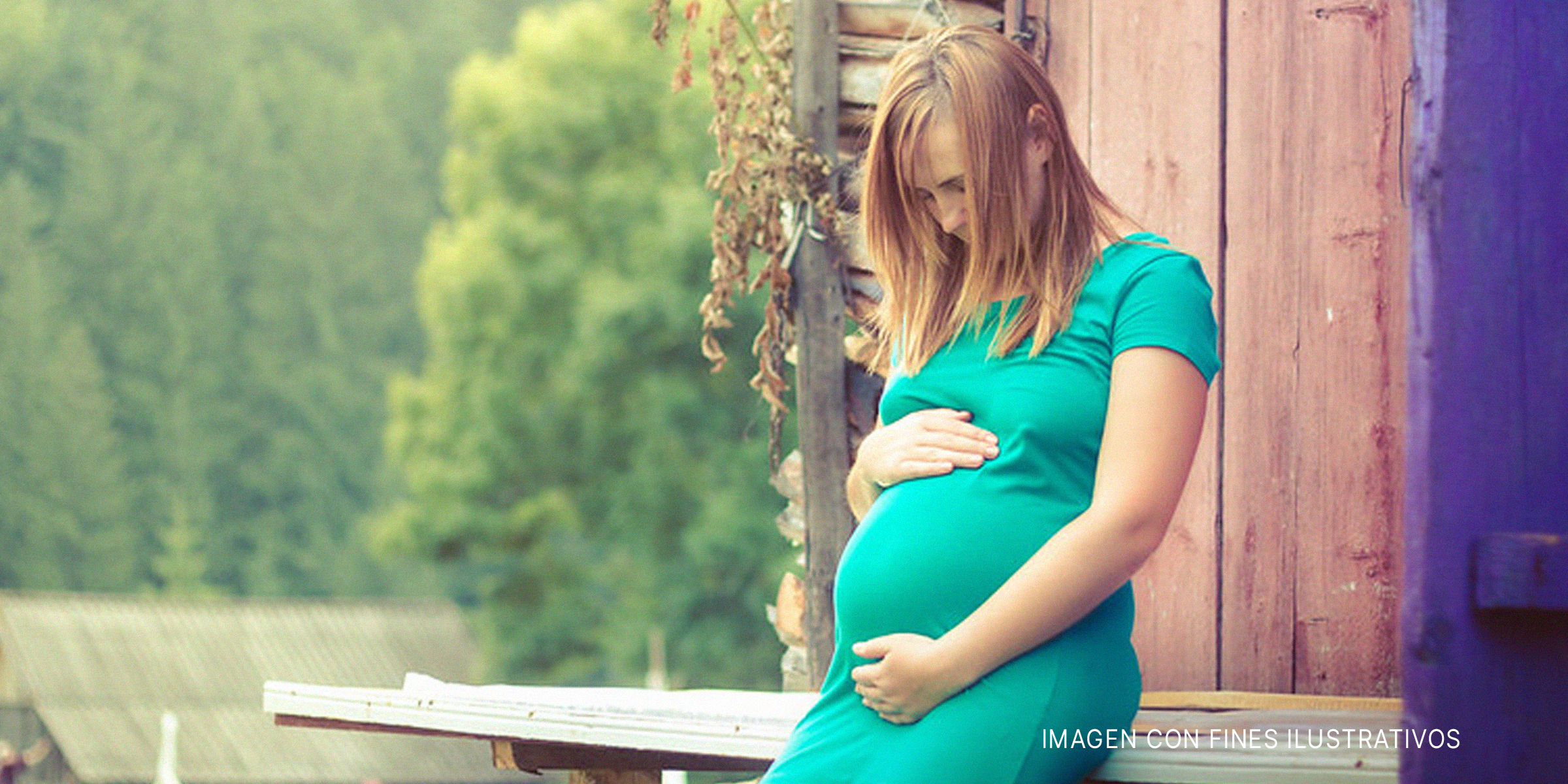 Una mujer embarazada sujetando su barriguita | Foto: Flickr.com/Juanedc (CC BY 2.0)