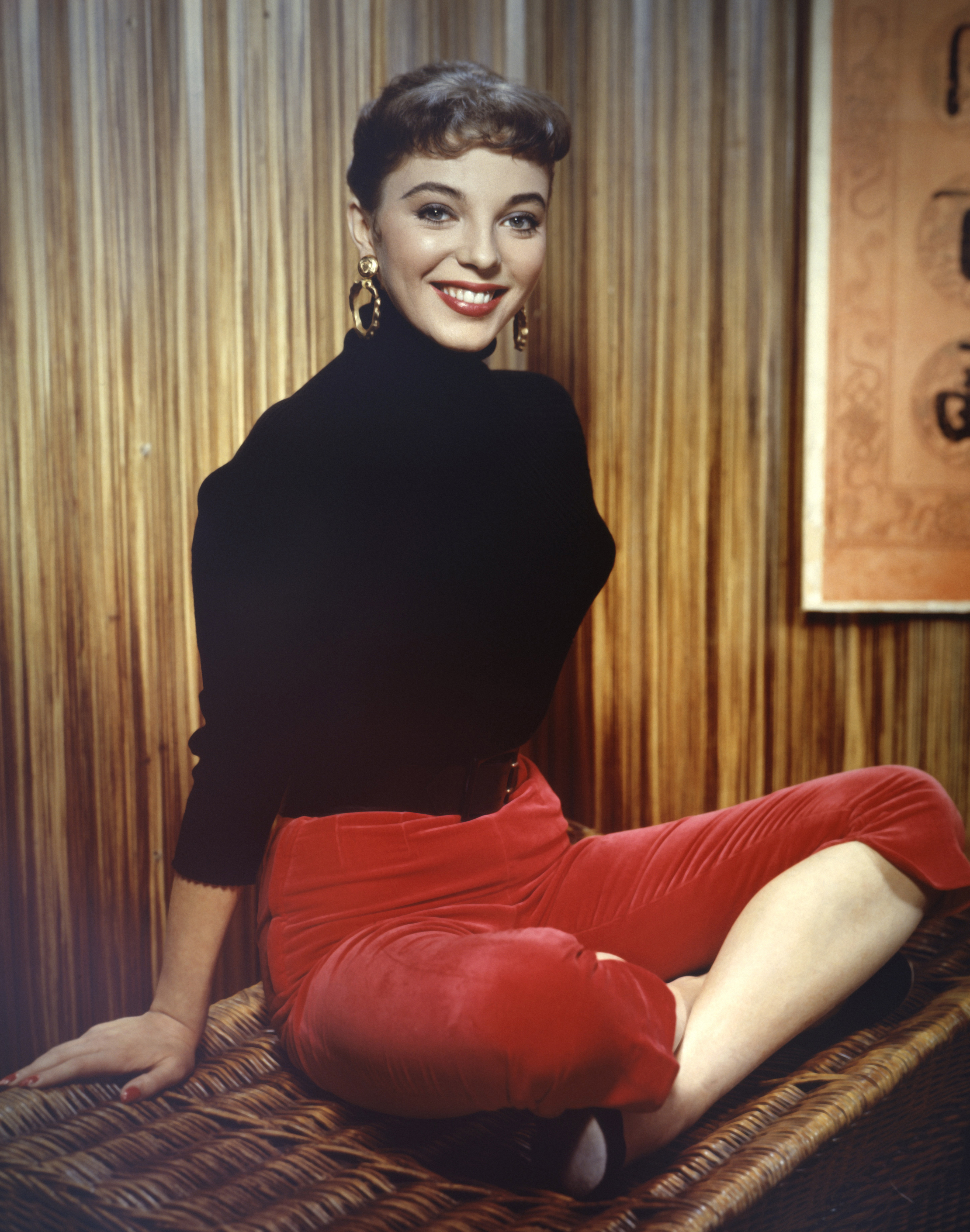 A portrait of Joan Collins smiling circa 1956. | Source: Getty Images
