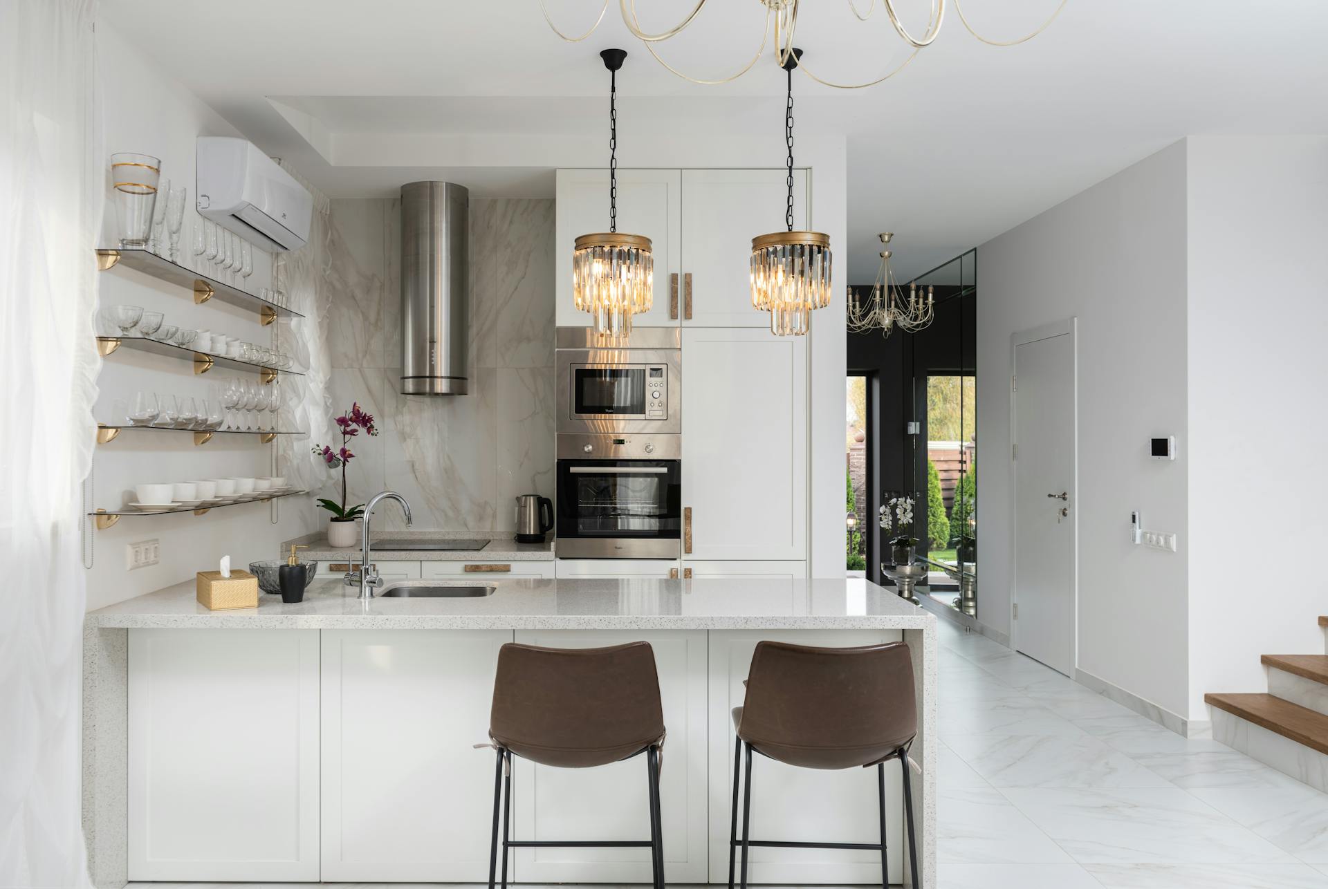The interior of a modern kitchen | Source: Pexels