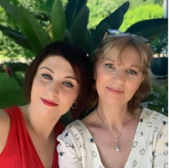 Amandine Pellissard et sa mère. | Photo : Instagram/famille.pellissard.tf1