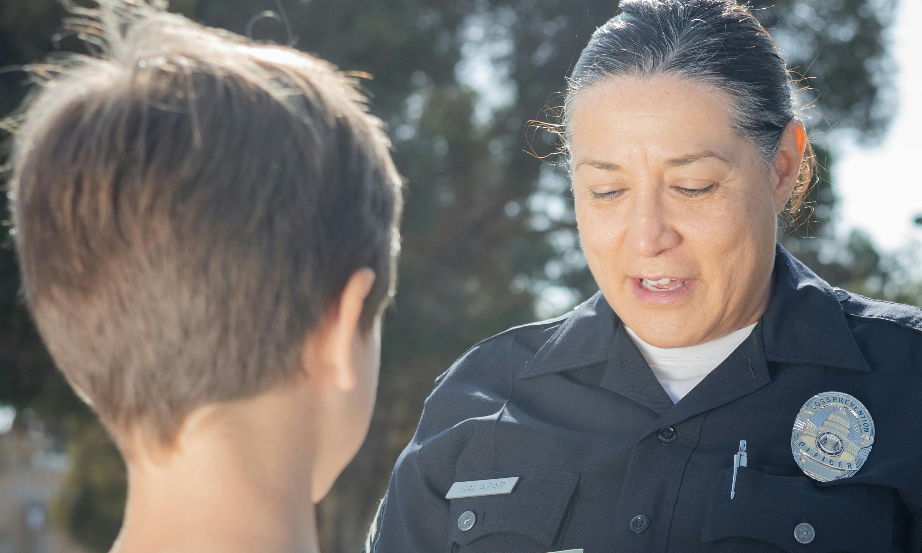 A police officer addresses a young boy | Source: Pexels