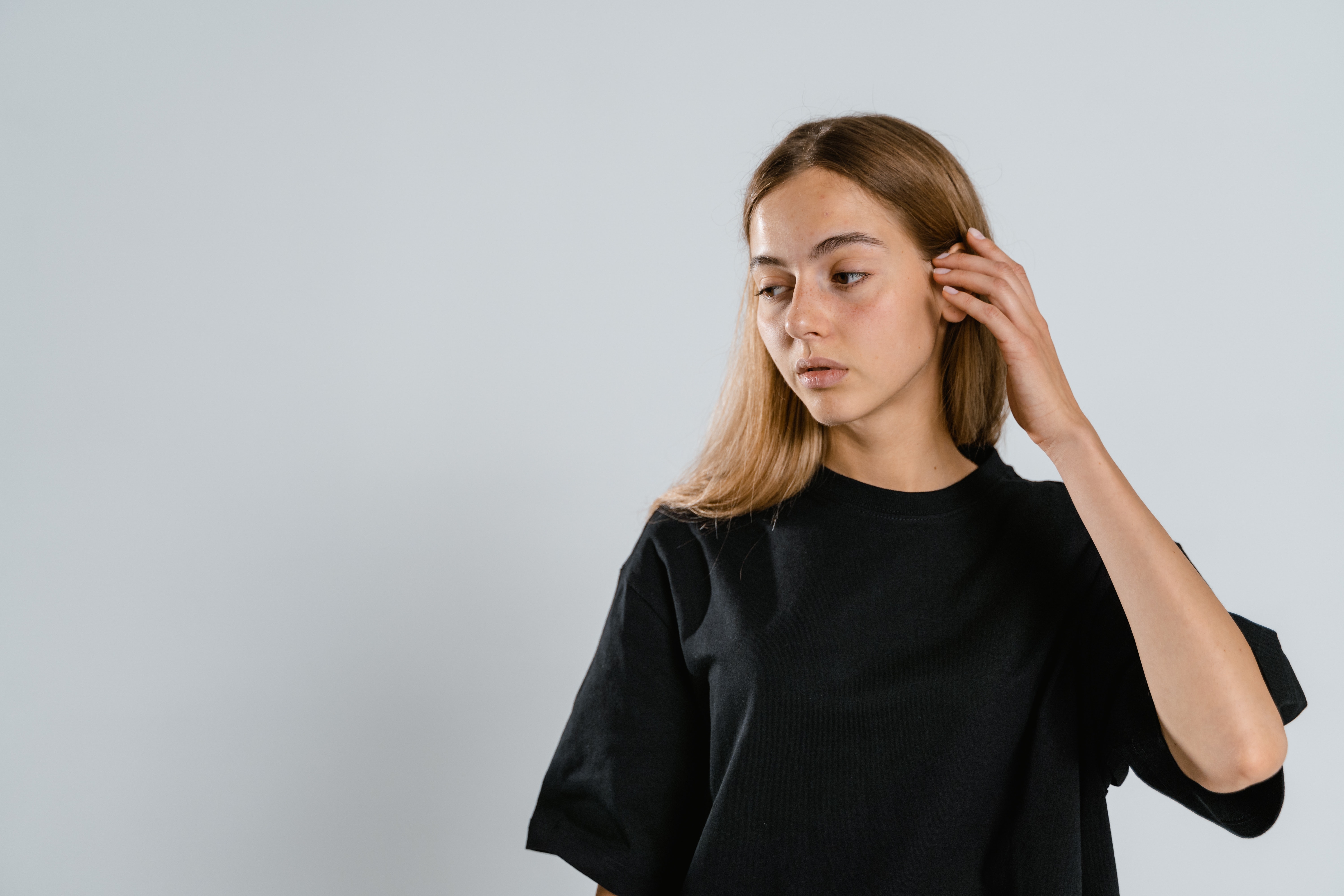Lily was forced to wear plain clothes. | Source: Pexels