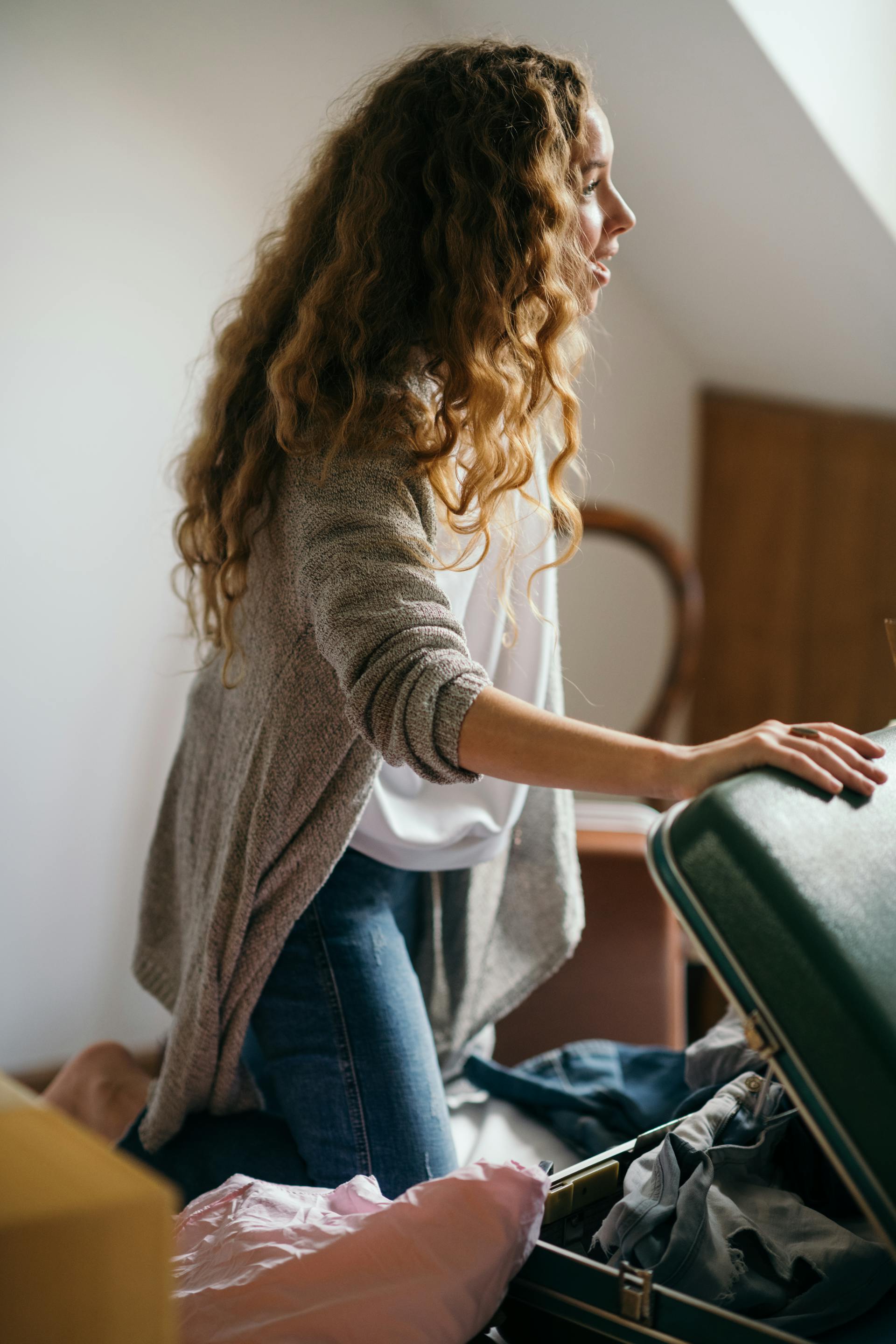 A young woman packing her suitcase | Source: Pexels