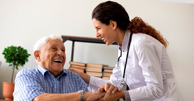 An old man speaking to a doctor. | Photo: Shutterstock