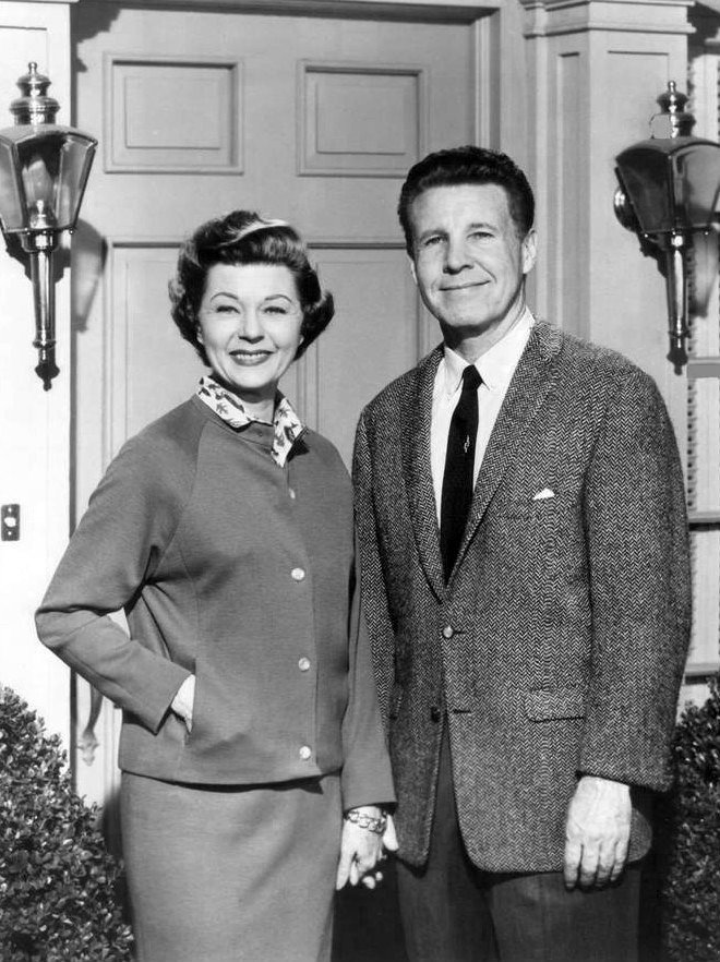 Ozzie and Harriet Nelson from the television program The Adventures of Ozzie and Harriet. | Source: Wikimedia Commons 