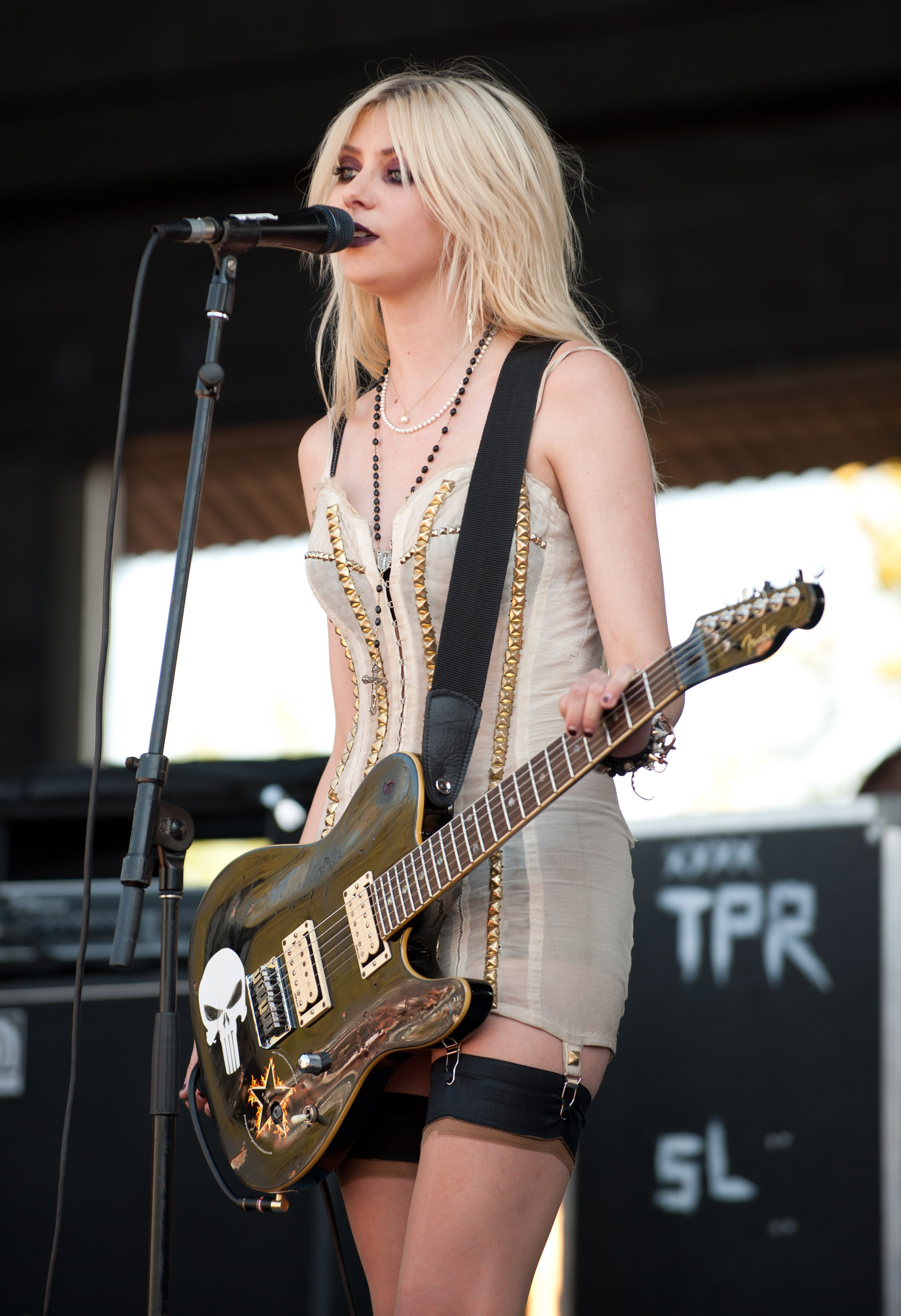 Taylor Momsen performing at the Vans Warped Tour at Sleep Train Amphitheater on August 12, 2010 in Wheatland, California | Source: Getty Images