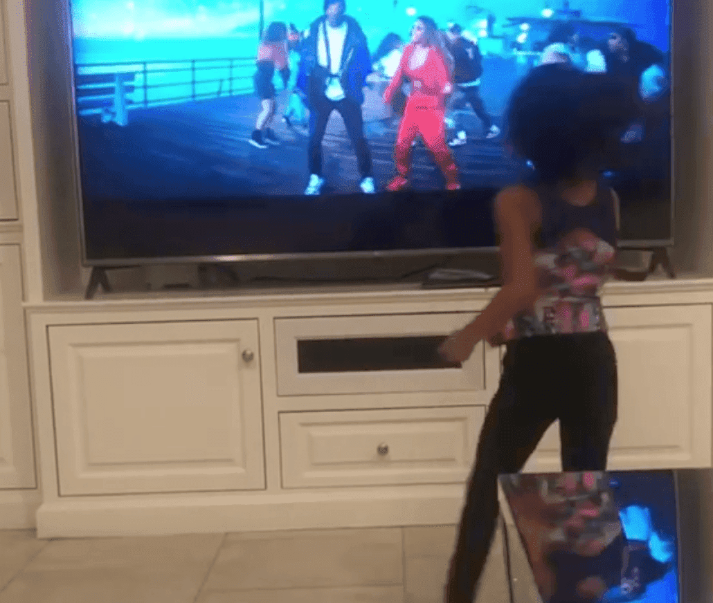 Royalty Brown dancing to 'Undecided' | Source: Instagram/mombreezyofficial