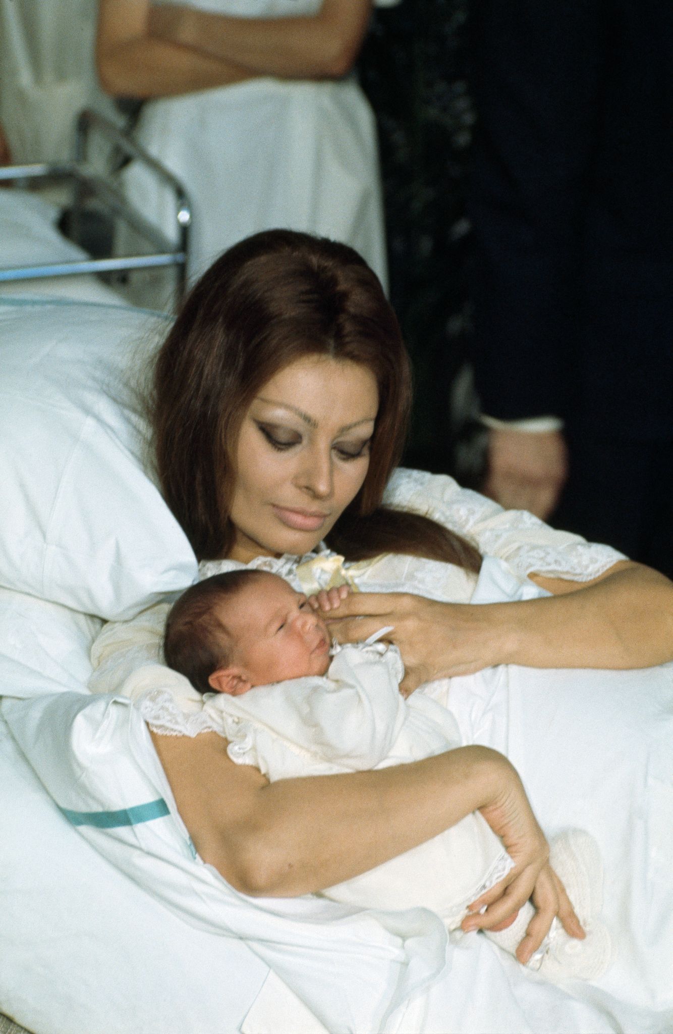 Sophia Loren gives birth to her first child, Carlo Ponti, Jr. | Source: Getty Images