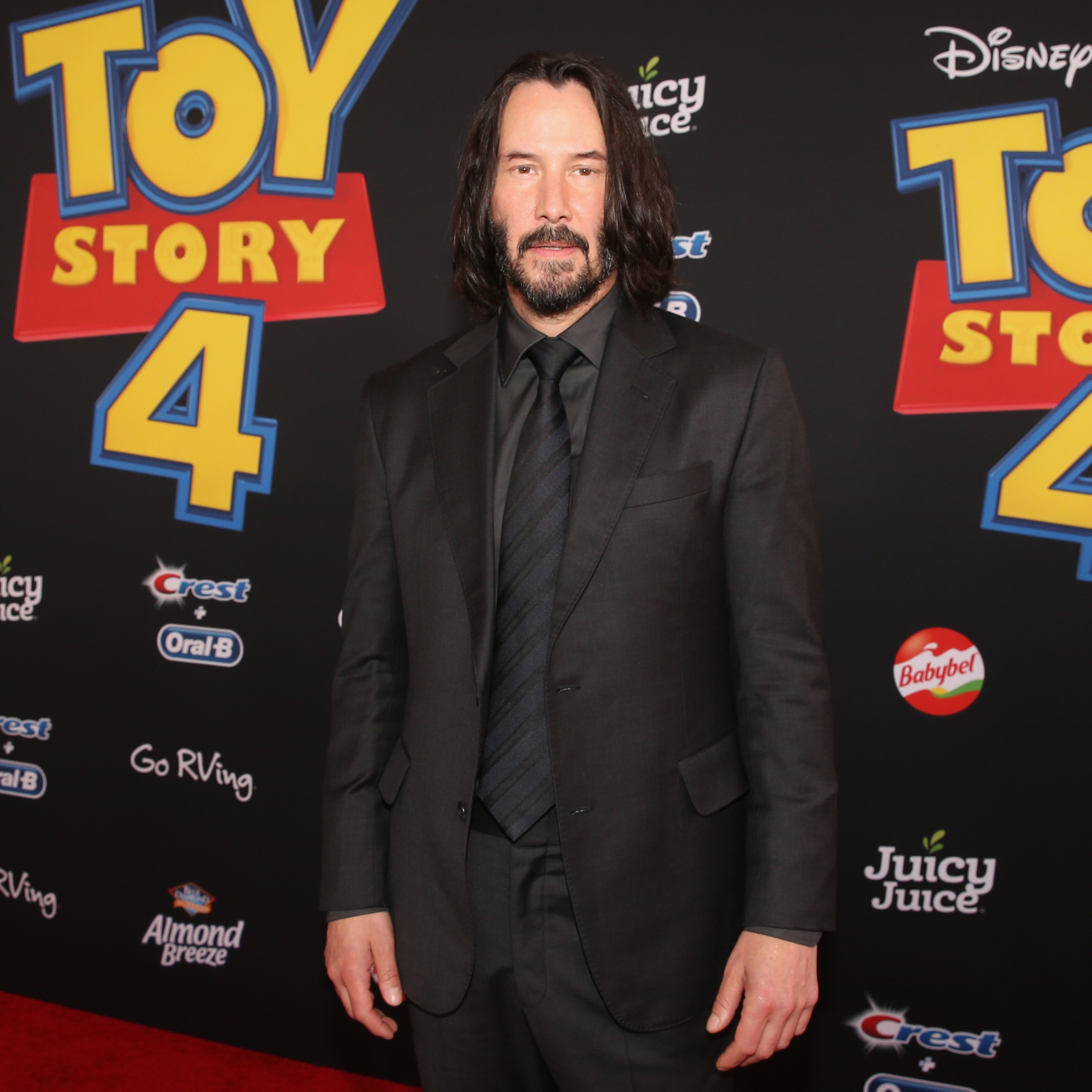 Keanu Reeves asiste al estreno mundial de "Toy Story 4" de Disney y Pixar en el Teatro El Capitán de Hollywood el 11 de junio de 2019. | Foto: Getty Images
