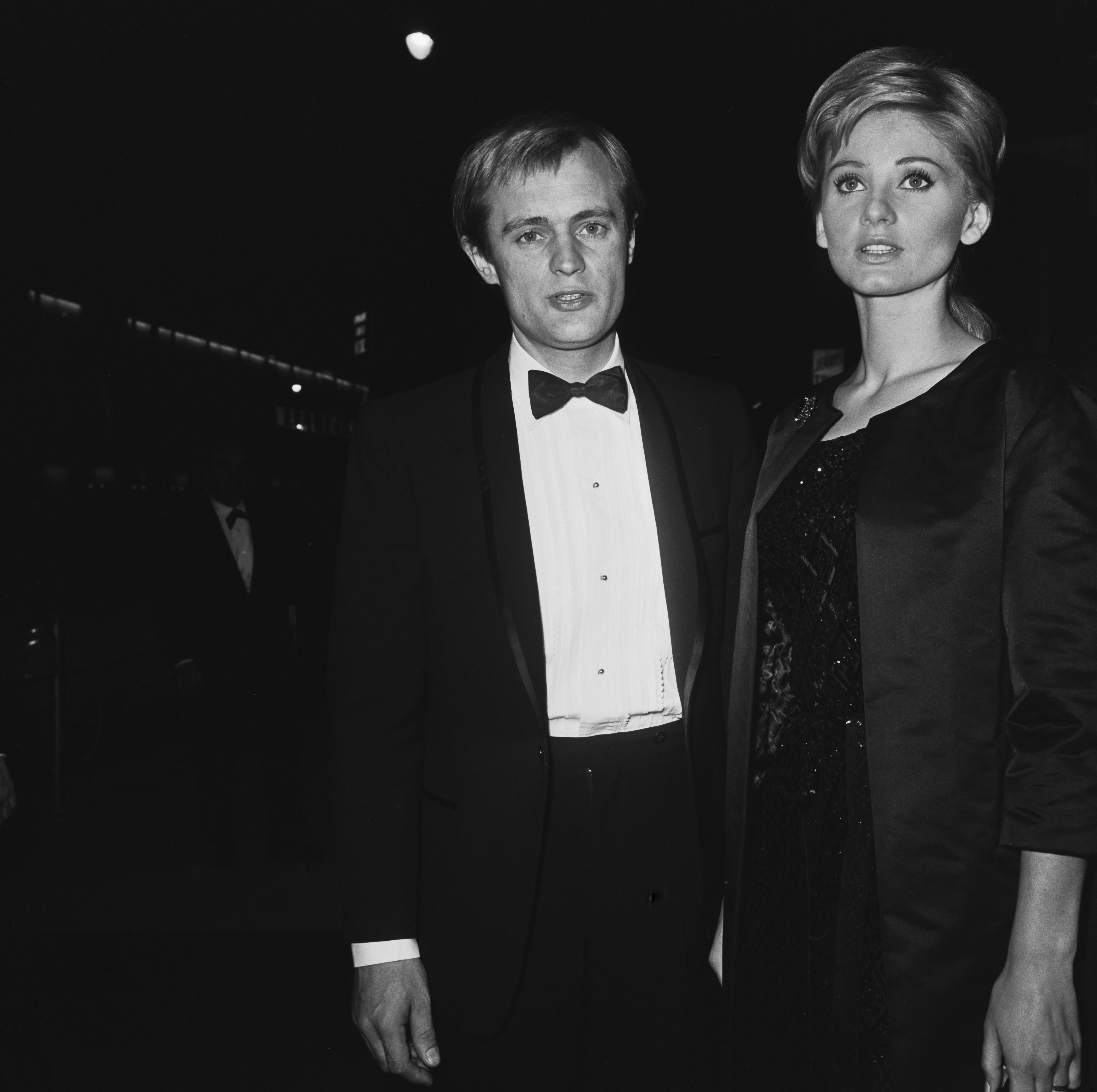 David McCallum y su ex esposa Jill Ireland en los Estados Unidos en 1965. | Foto: Getty Images